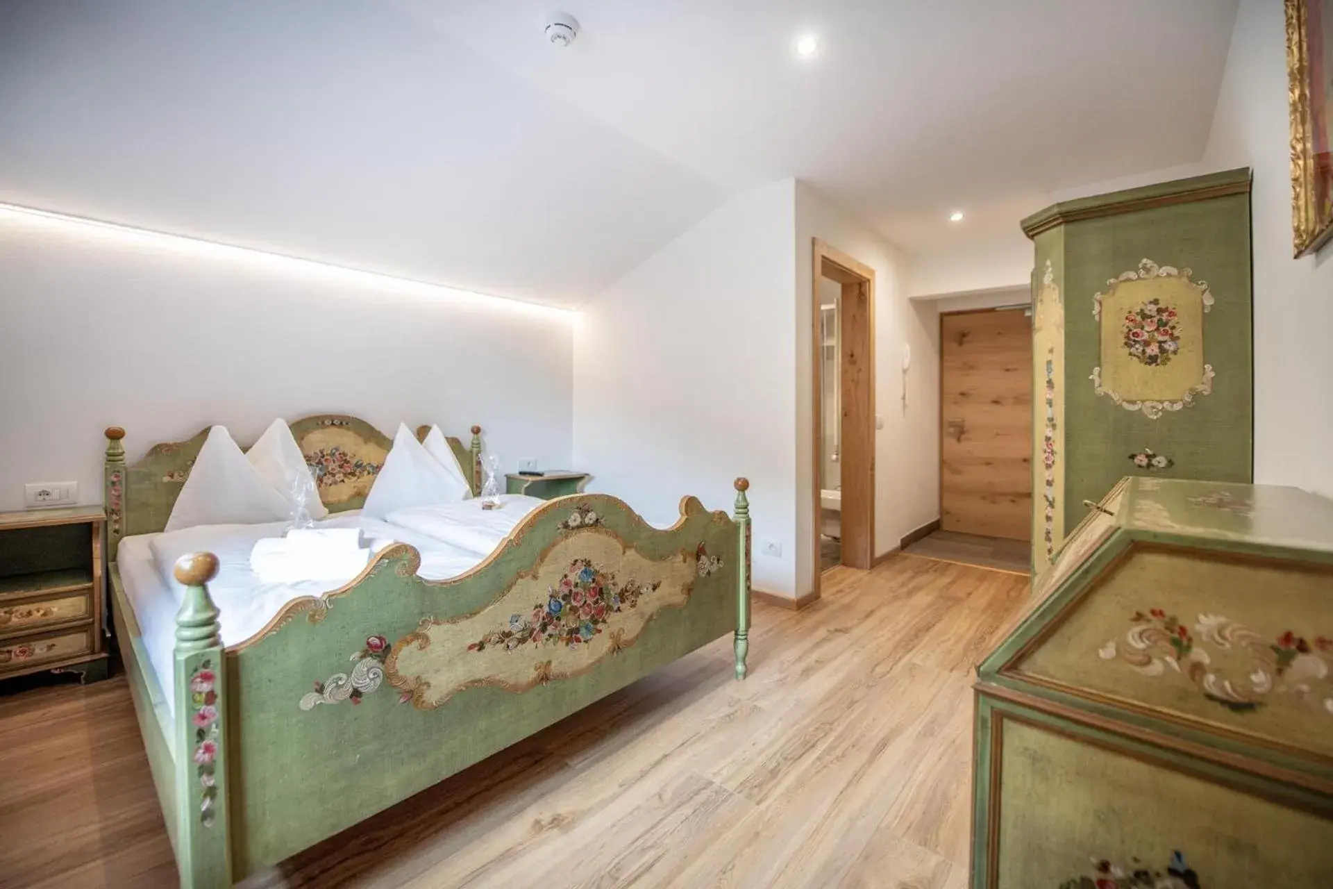 Standard Double Room in Hotel Lago della Creta Standard Double Room in Hotel Lago della Creta