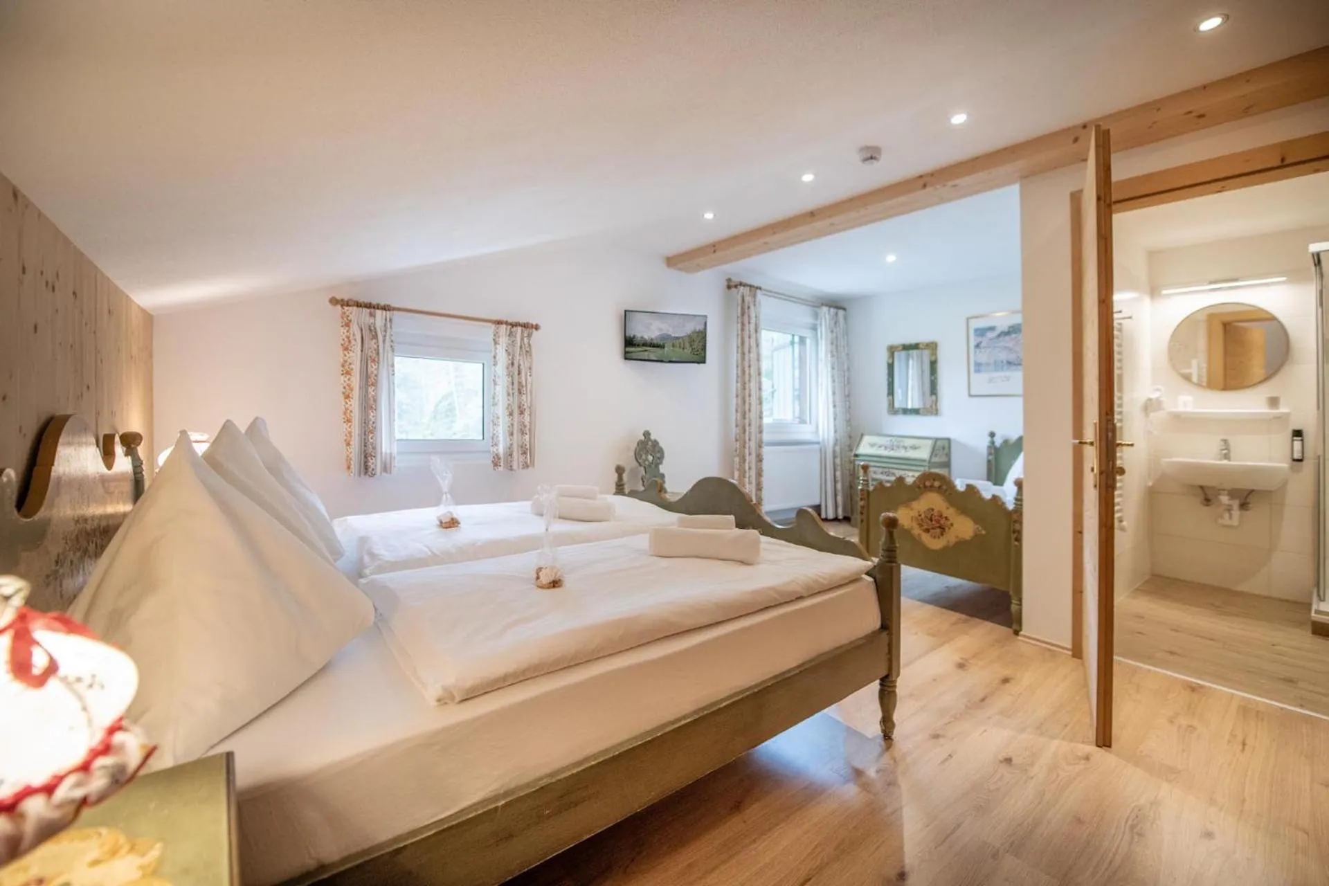 Photo of the whole room, Bed in Hotel Lago della Creta