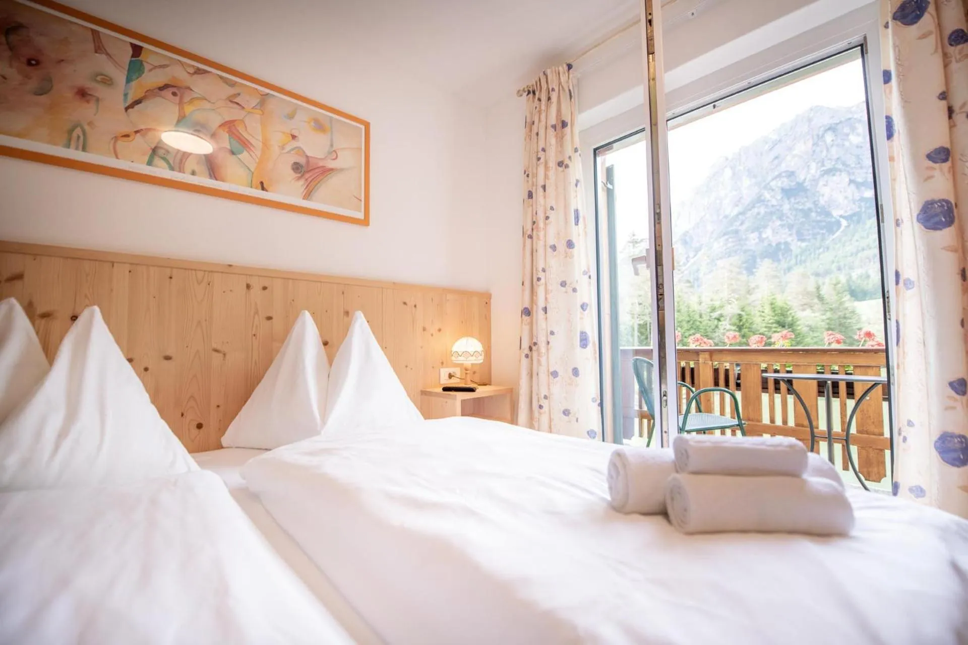 Photo of the whole room, Bed in Hotel Lago della Creta