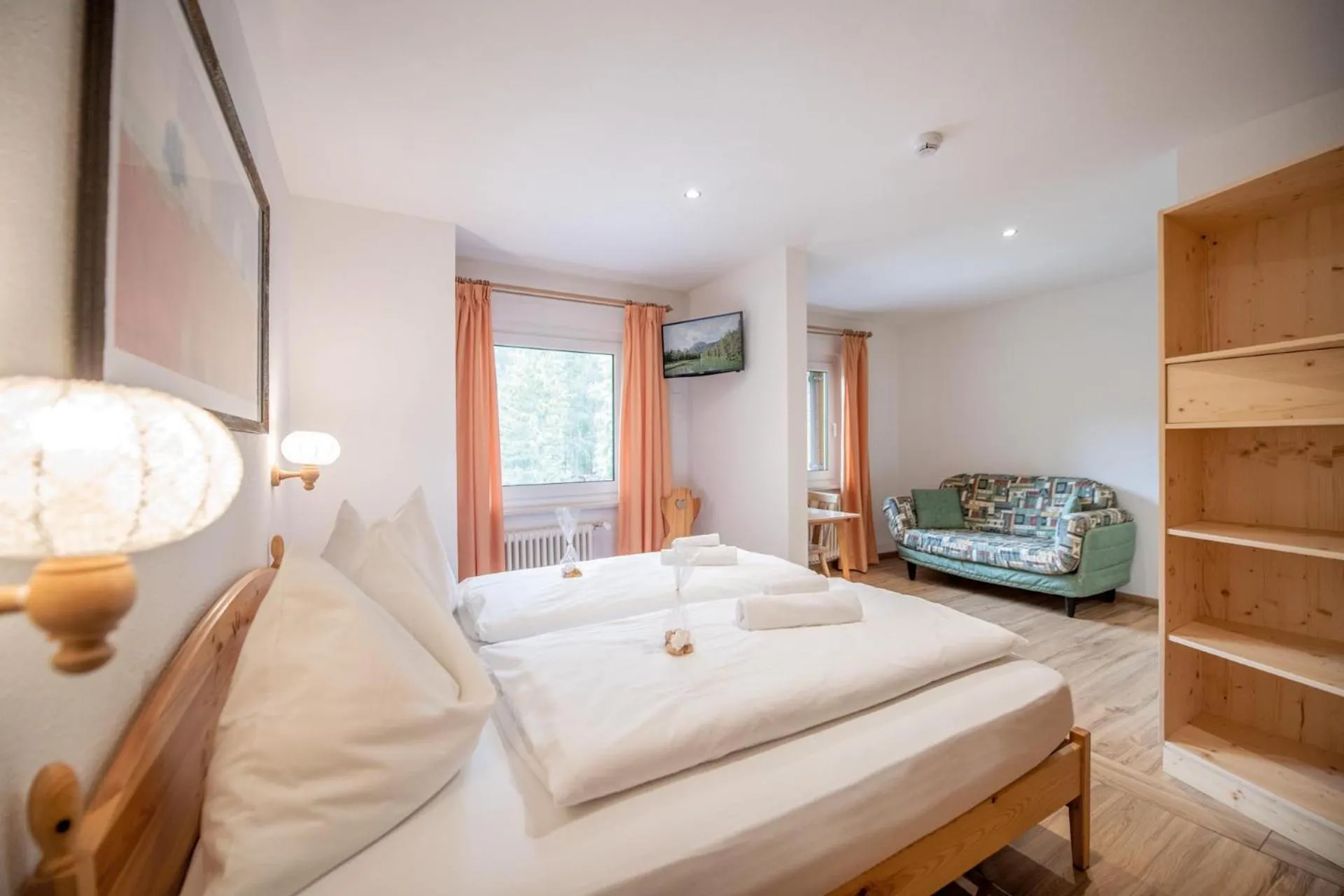 Photo of the whole room, Bed in Hotel Lago della Creta