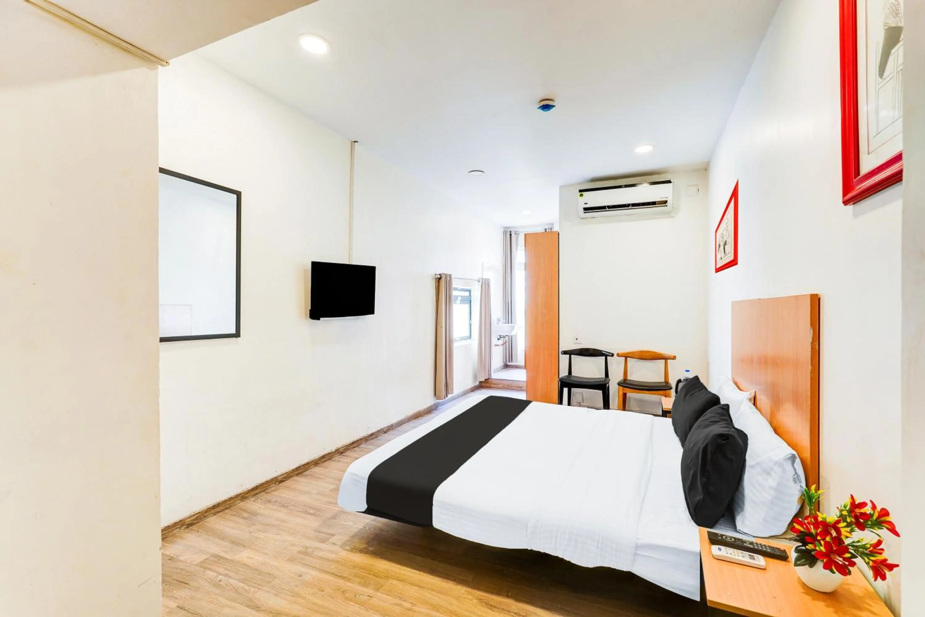 Bedroom, Bed in Super Collection O OMR Perungudi Thiruvanmiyur Beach