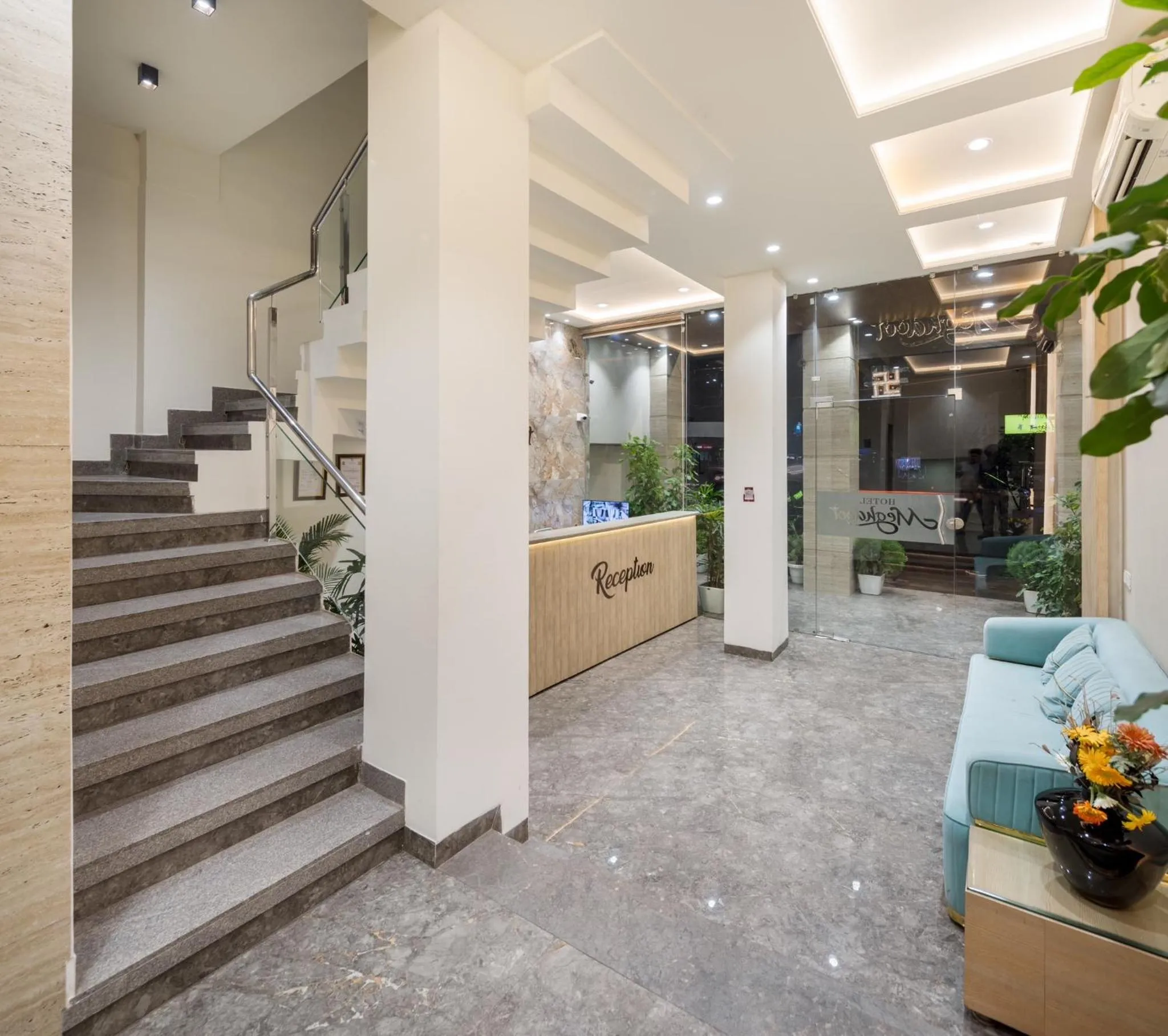 Lobby or reception in Hotel Meghdoot, Bhopal