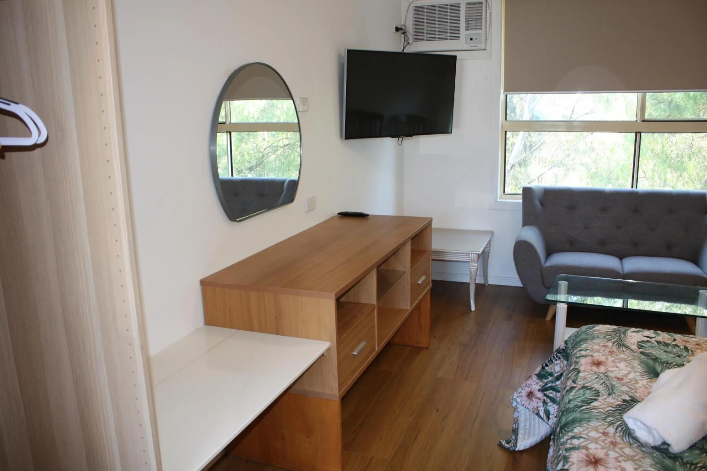Living room in Coburg Motor Inn