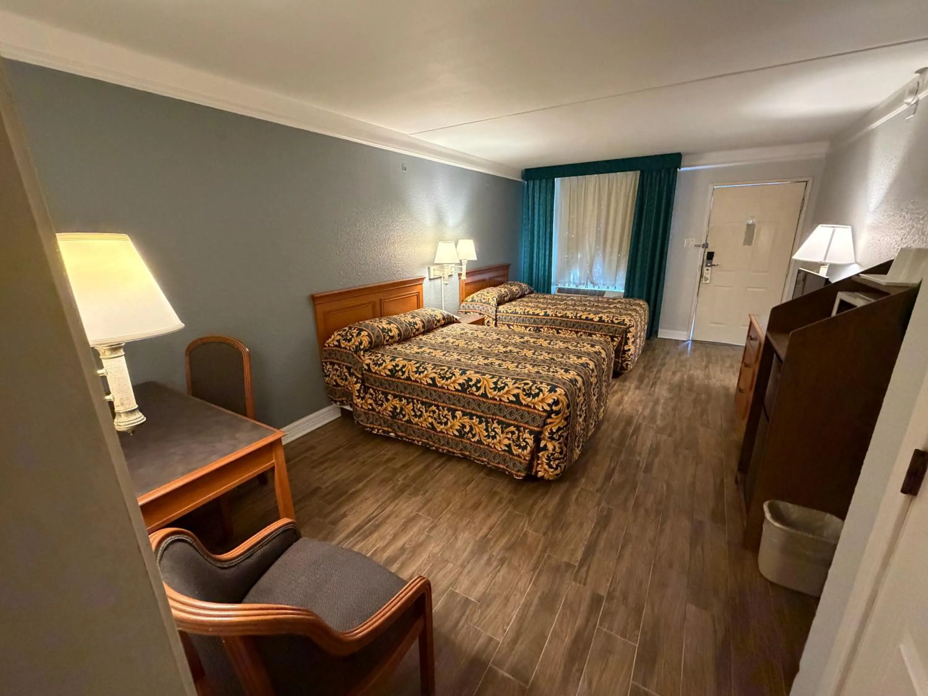 Bed in America's Inn Houston/Stafford /Sugarland