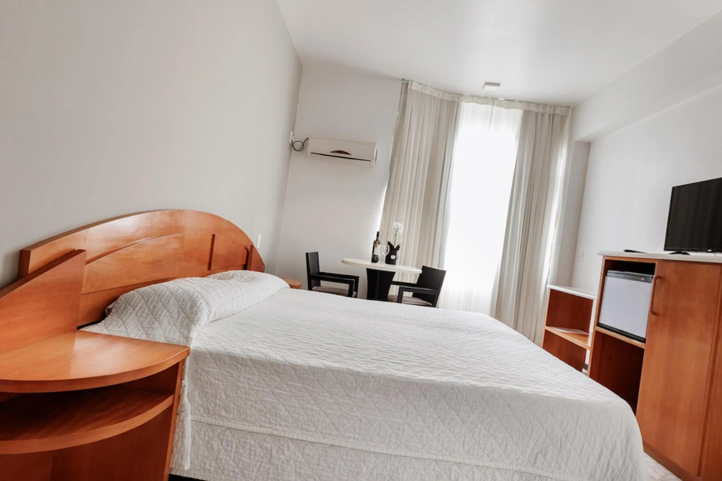 Bedroom, Bed in Flamboyant Hotel