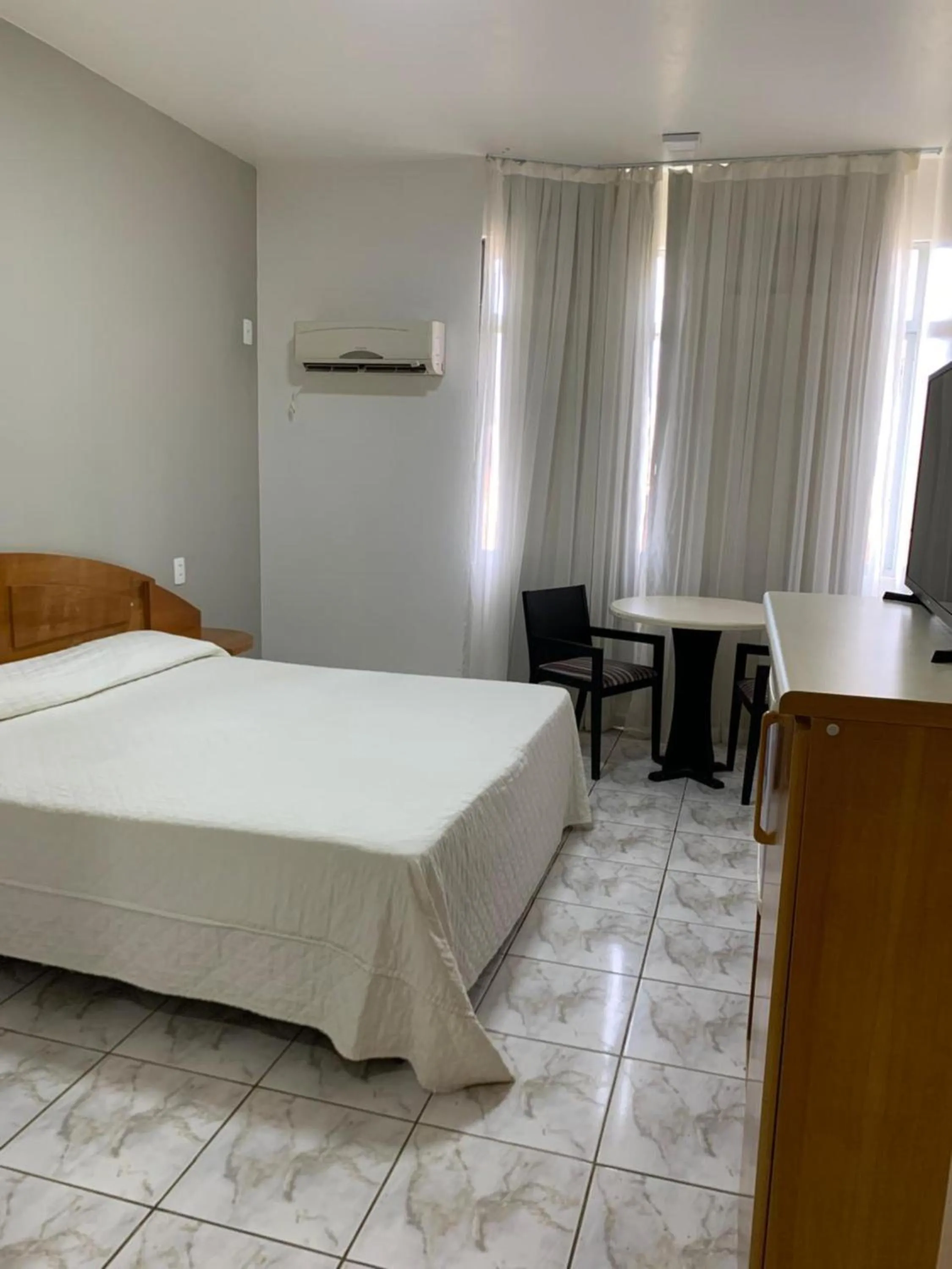 Bedroom, Bed in Flamboyant Hotel