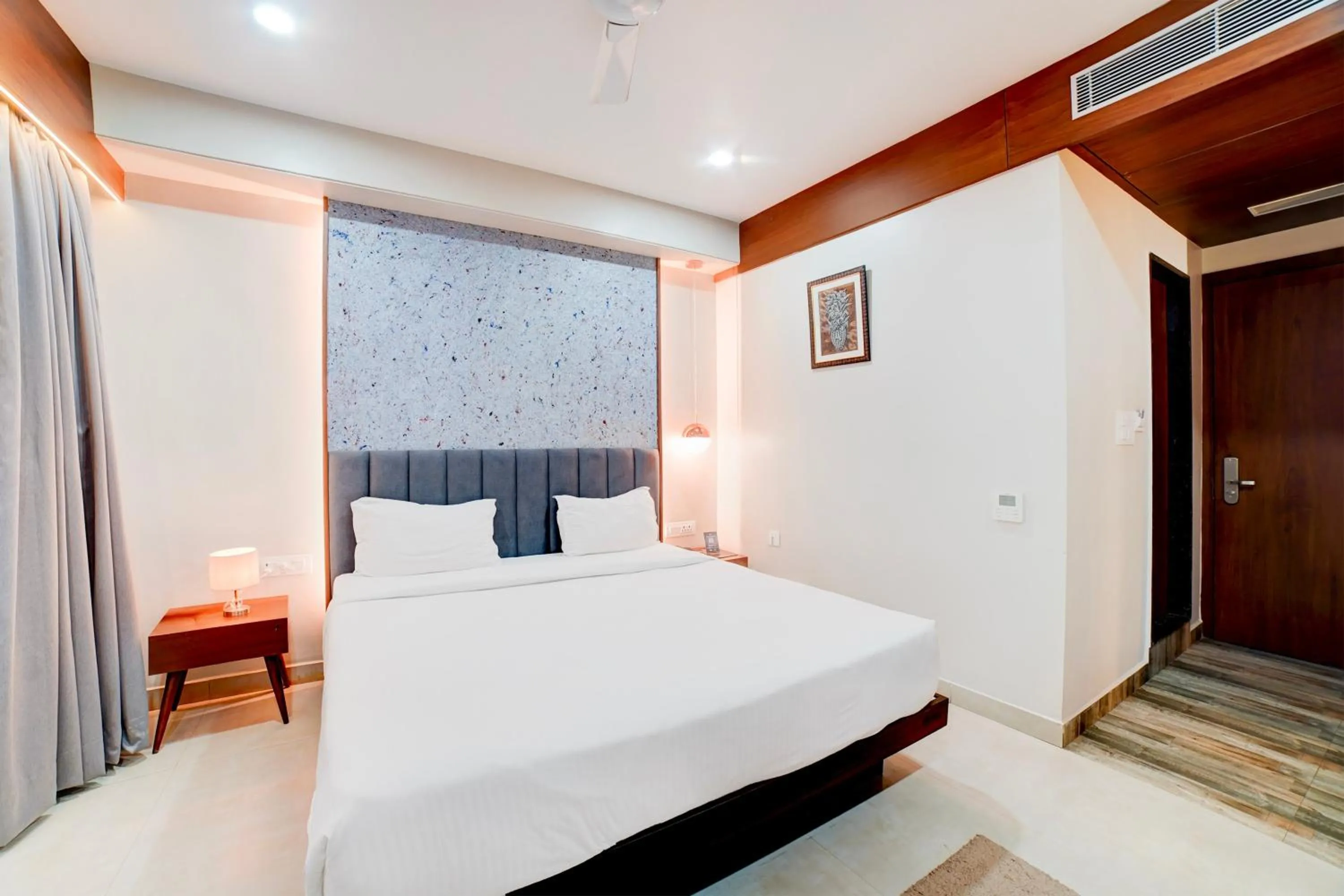 Bedroom, Bed in Palette by CheckIn Patel Nagar Bhopal