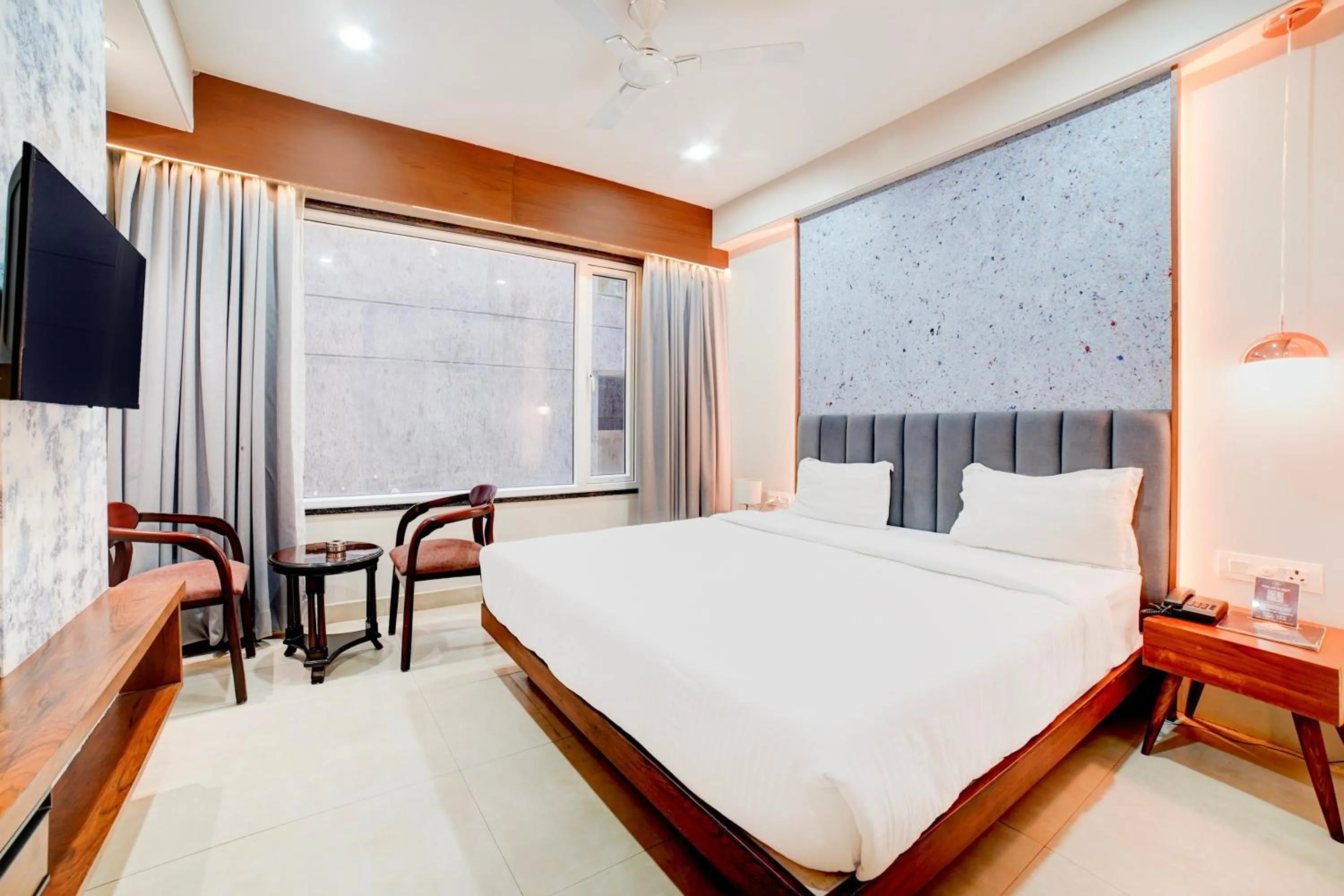 Bedroom, Bed in Palette by CheckIn Patel Nagar Bhopal
