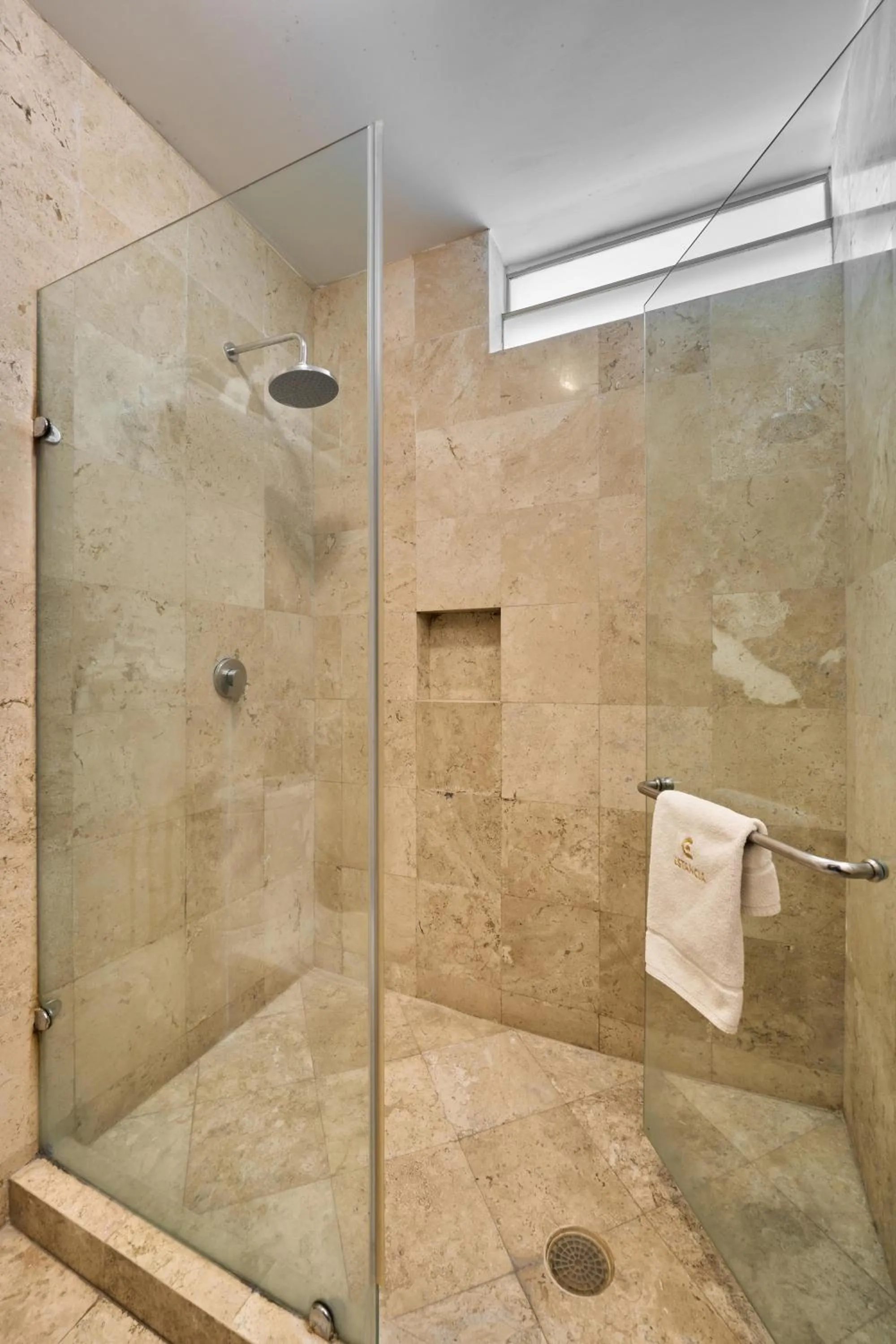 Bathroom in Hotel Estancia Business Class