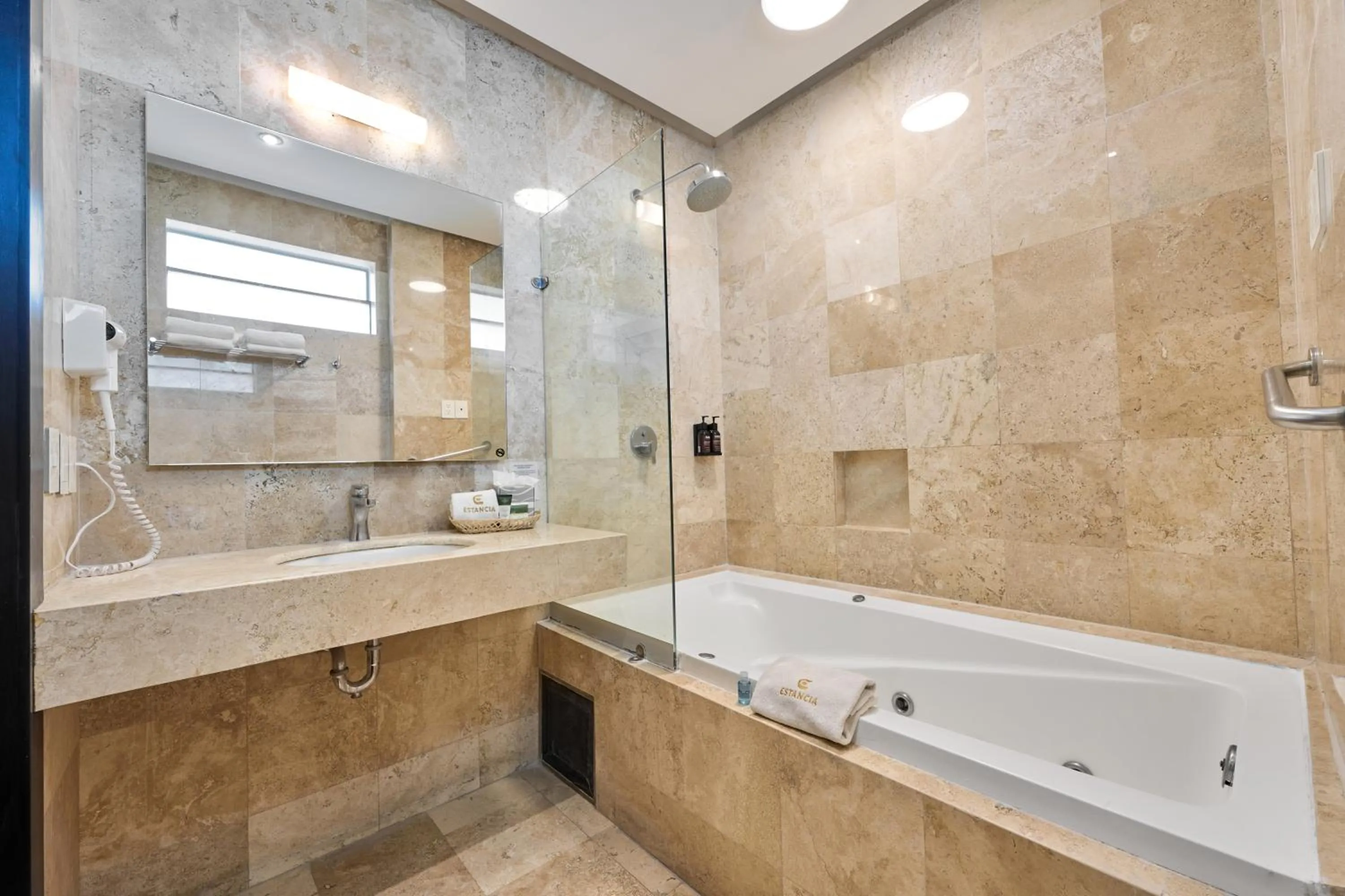 Hotel Estancia Business Class