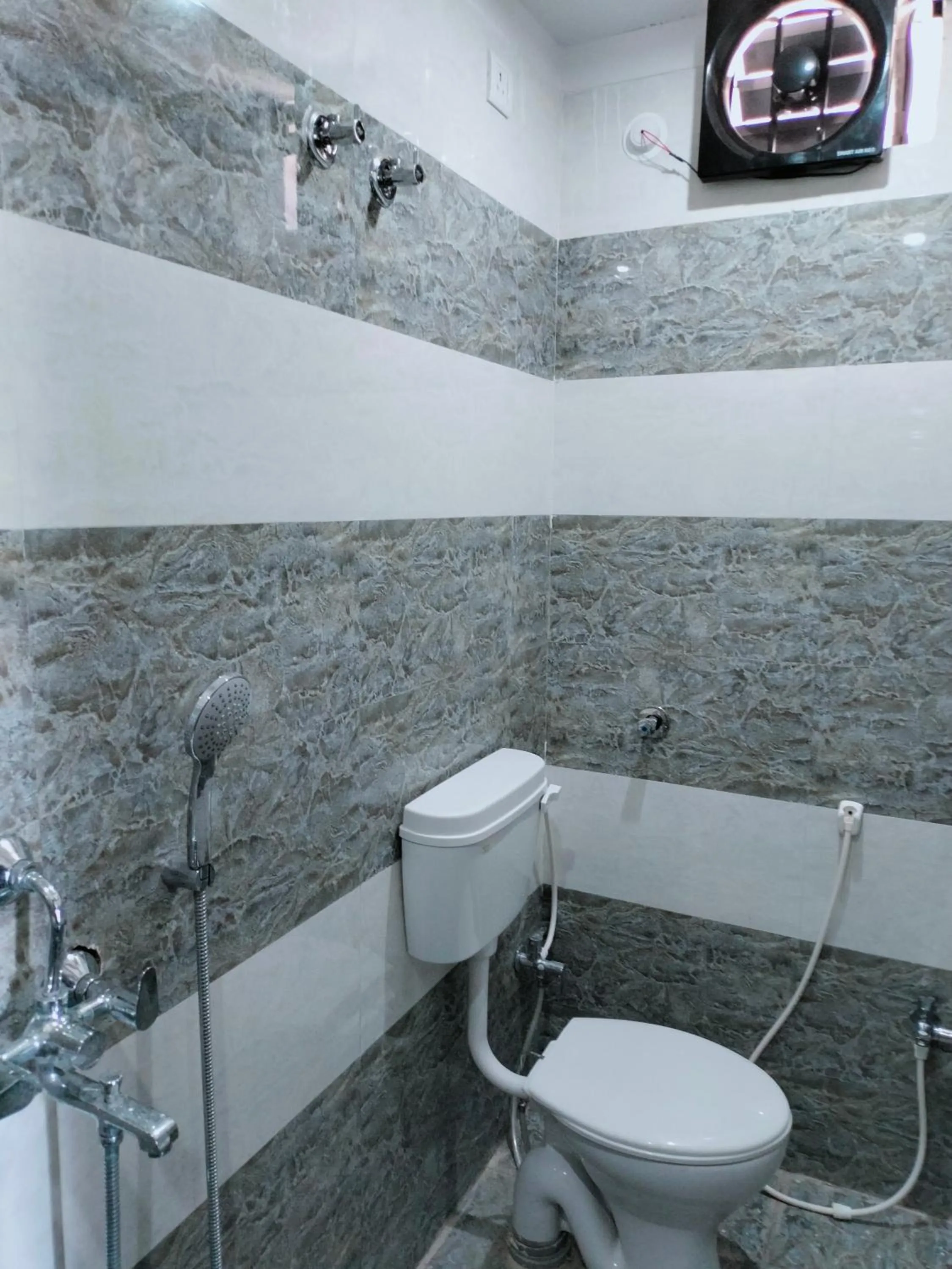 Toilet in HOTEL DIAMANT INN