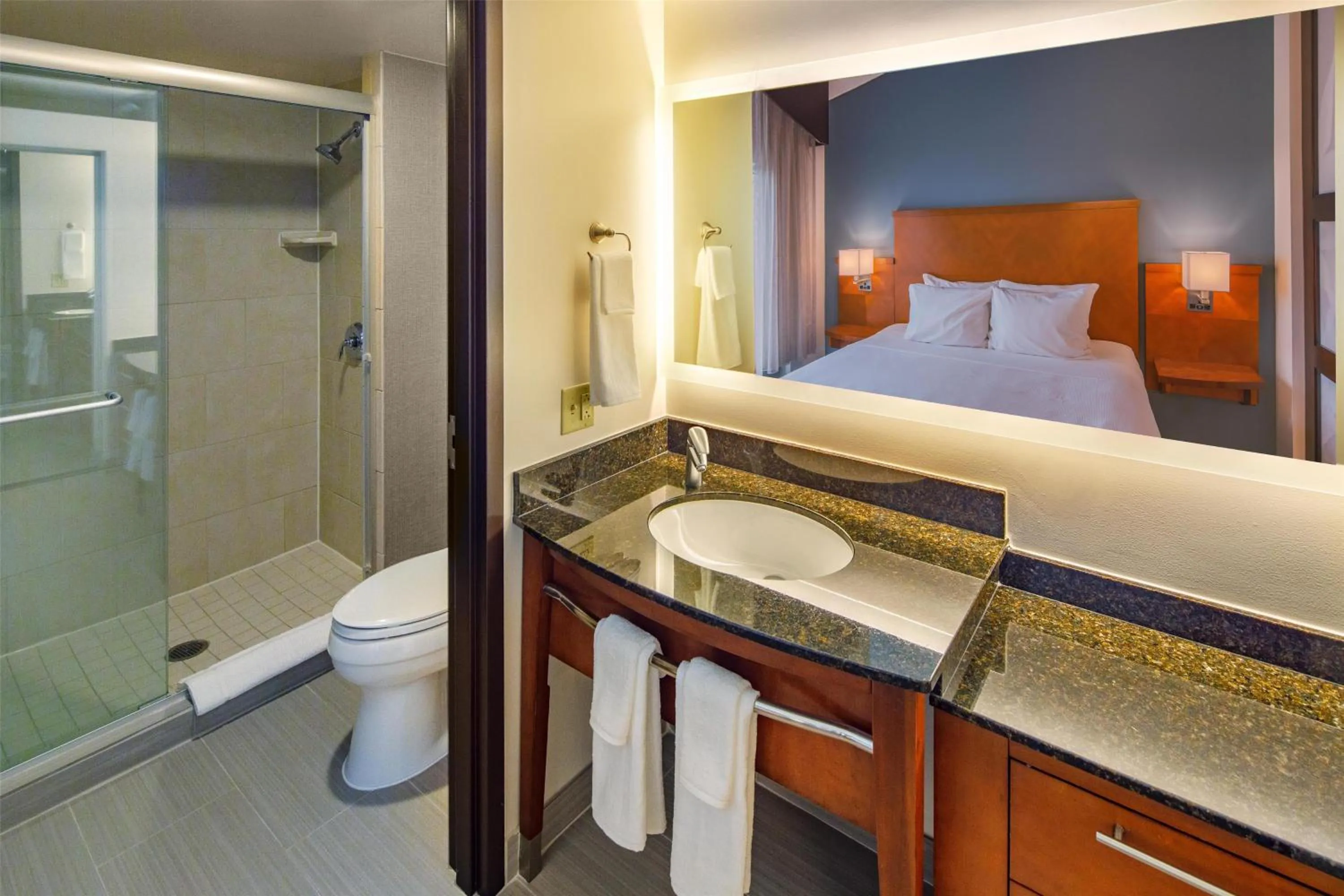 Bathroom, Bed in Hyatt Place Madison/Downtown