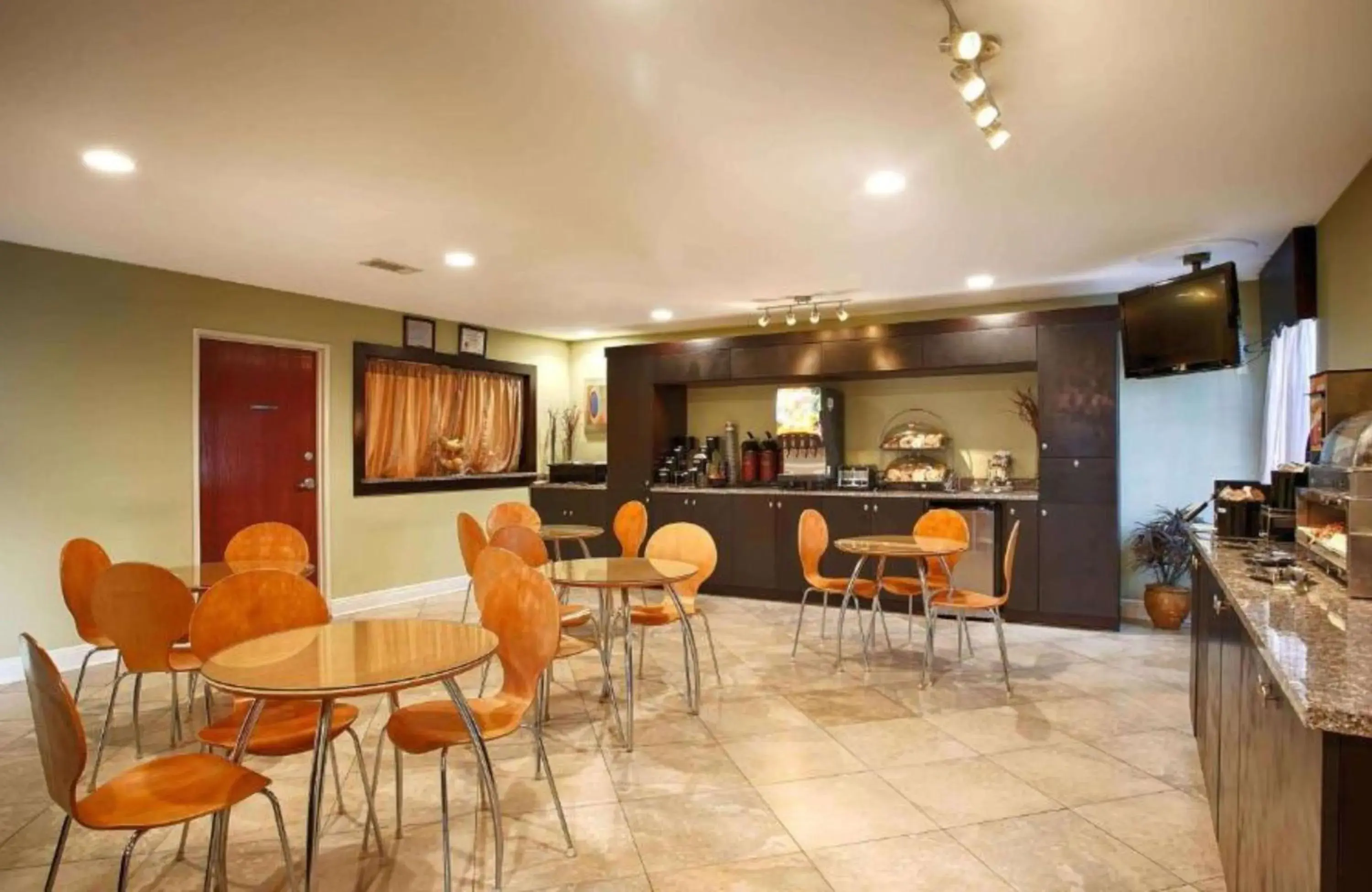 Breakfast in Best Western Zachary Inn Breakfast in Best Western Zachary Inn