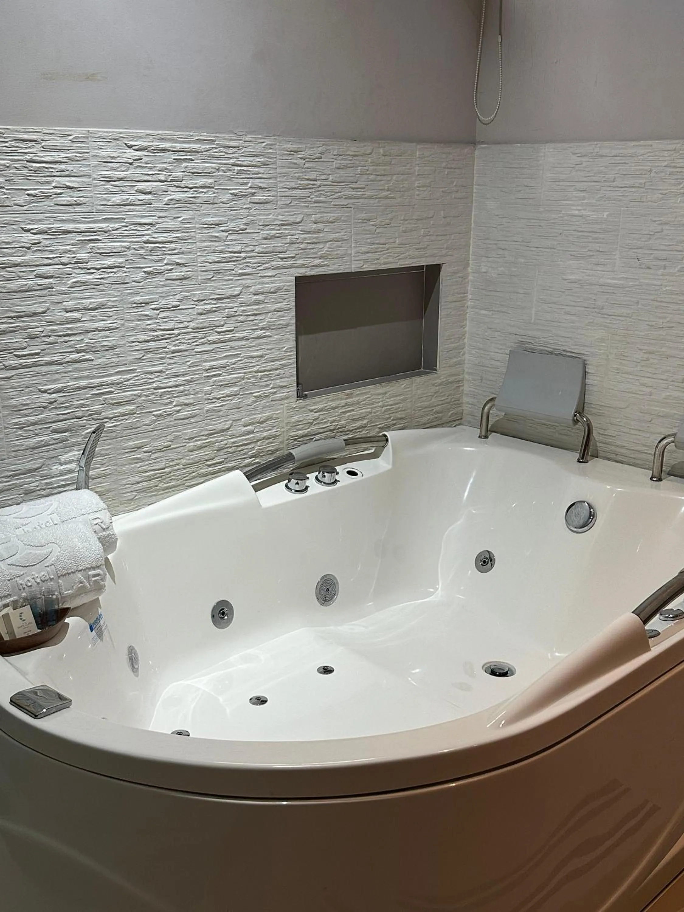 Hot Tub in Hotel Santa Clara Boutique