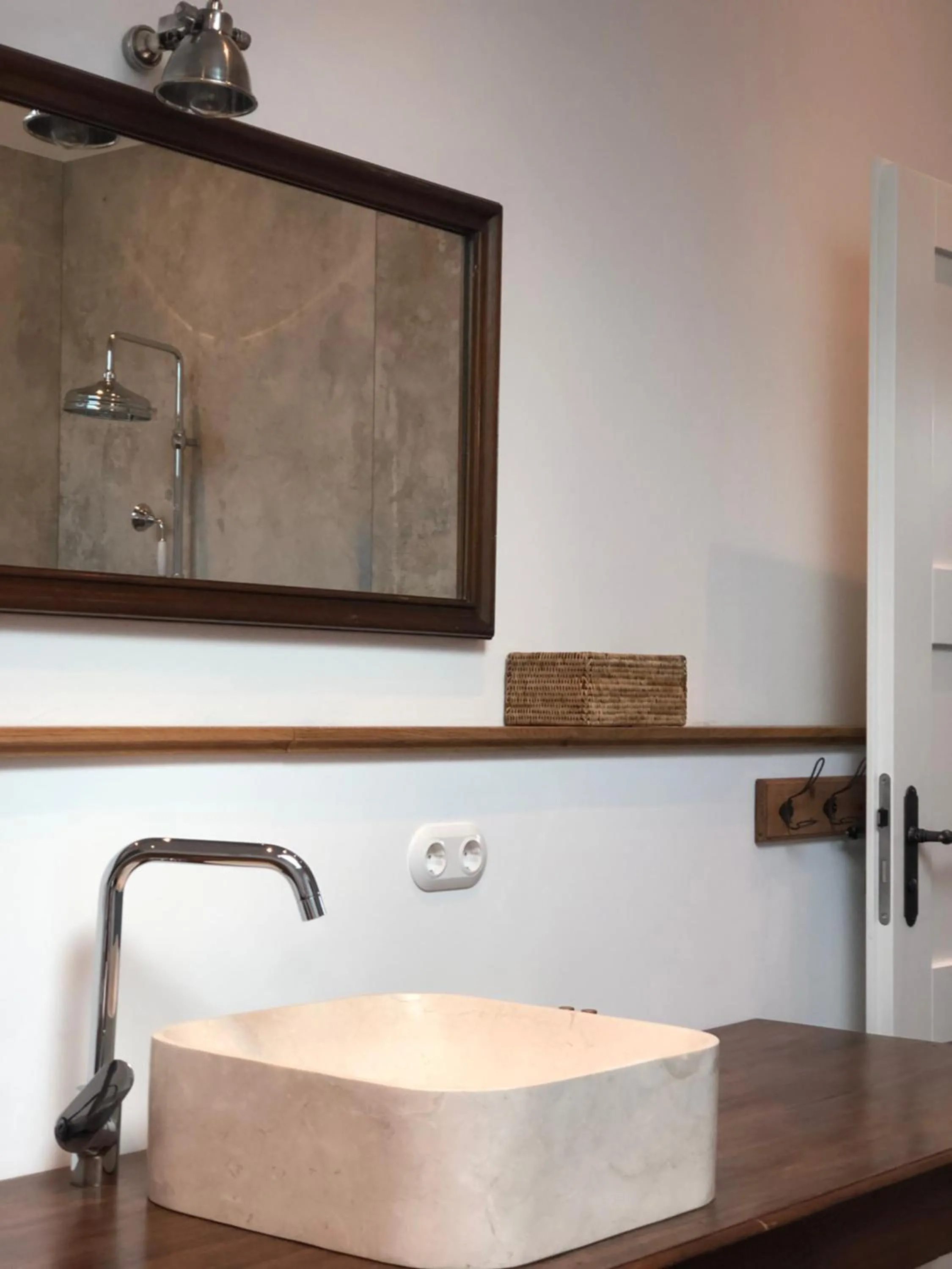 Shower in Farmhouse 1604 - Das Bauernhaus eines Fischers