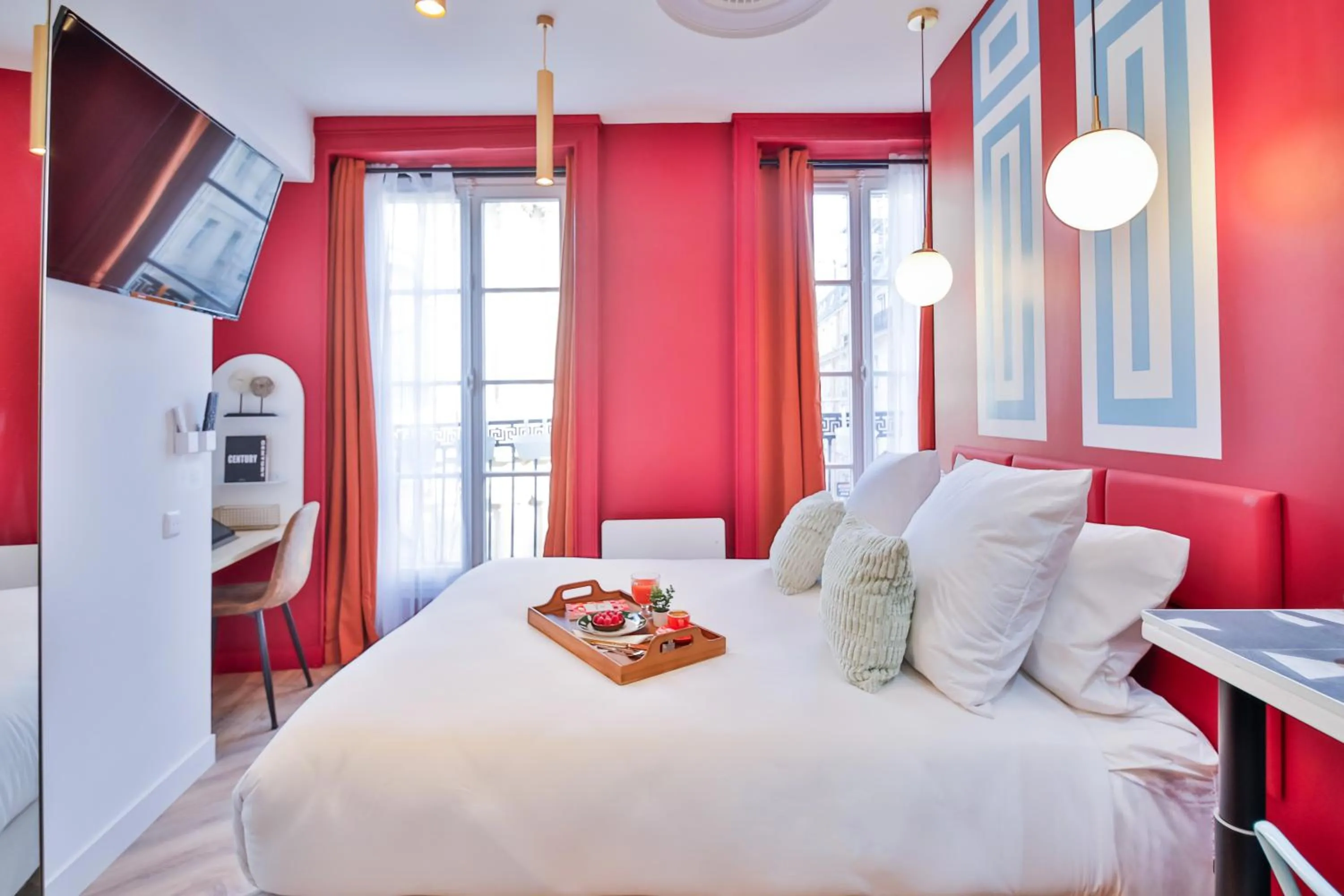 Photo of the whole room, Bed in WS Louvre - Saint-Roch