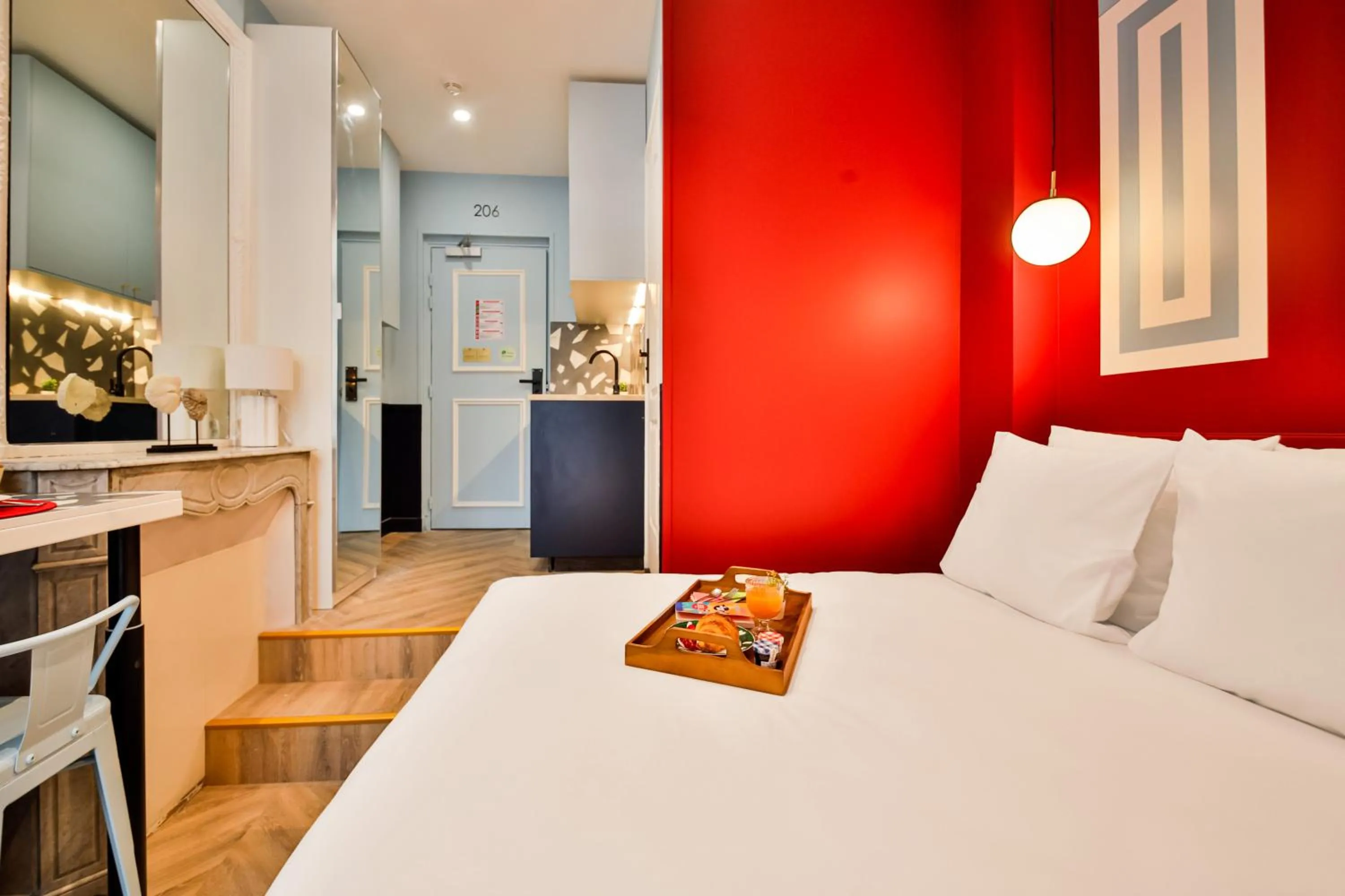 Photo of the whole room, Bed in WS Louvre - Saint-Roch