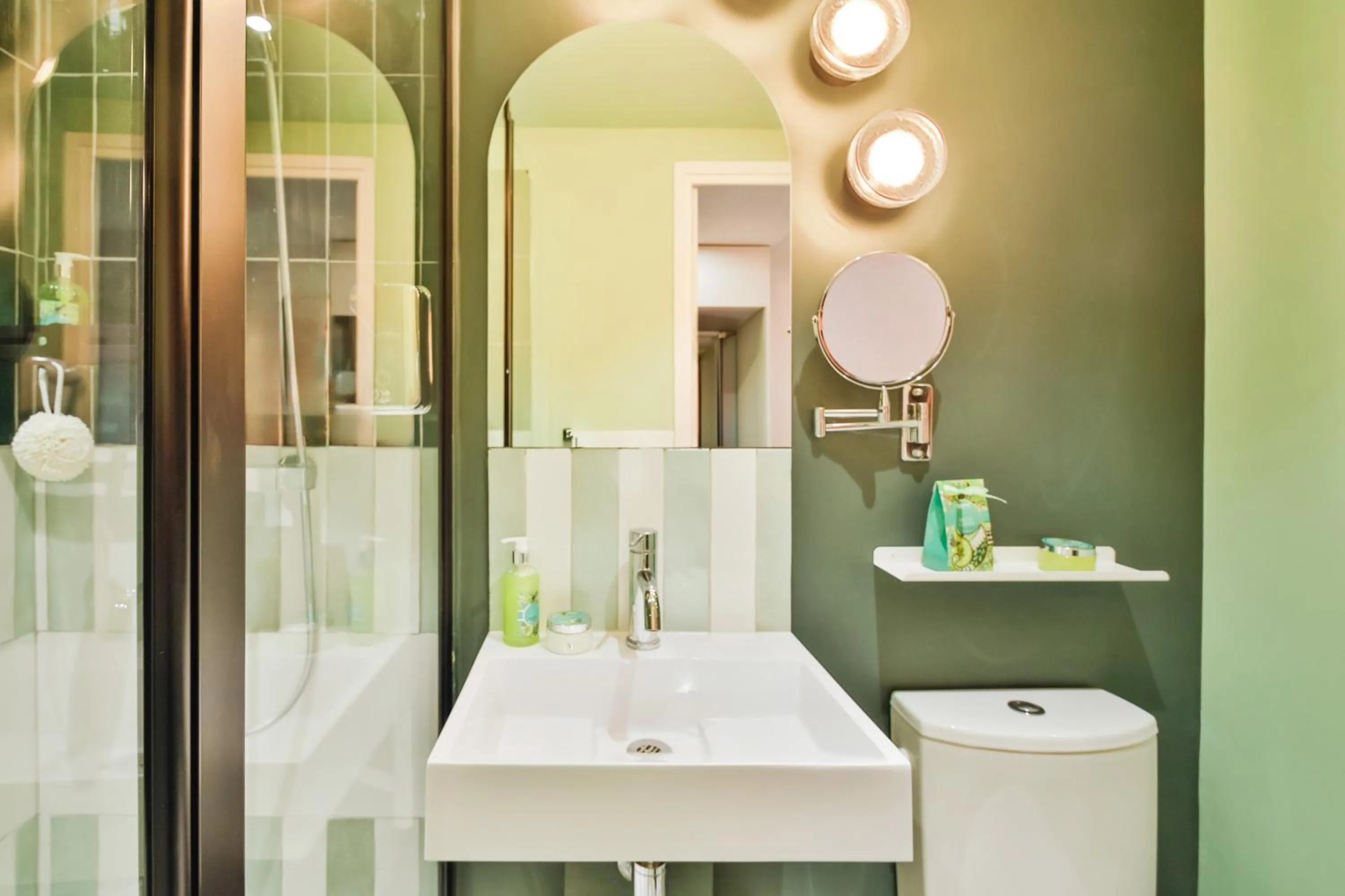 Bathroom in WS Louvre - Saint-Roch