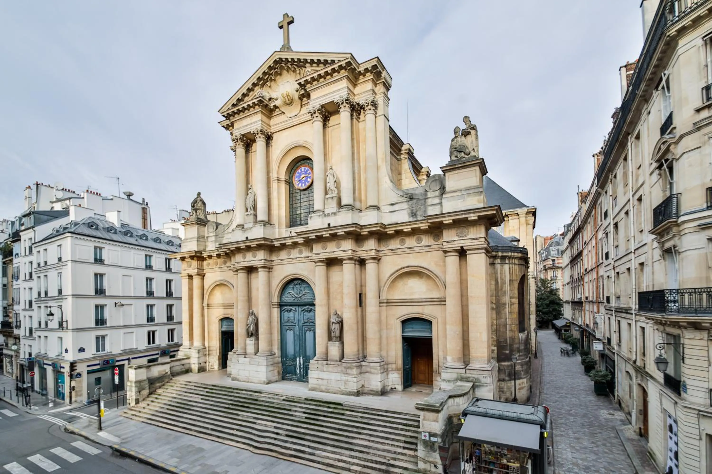 Property building in WS Louvre - Saint-Roch