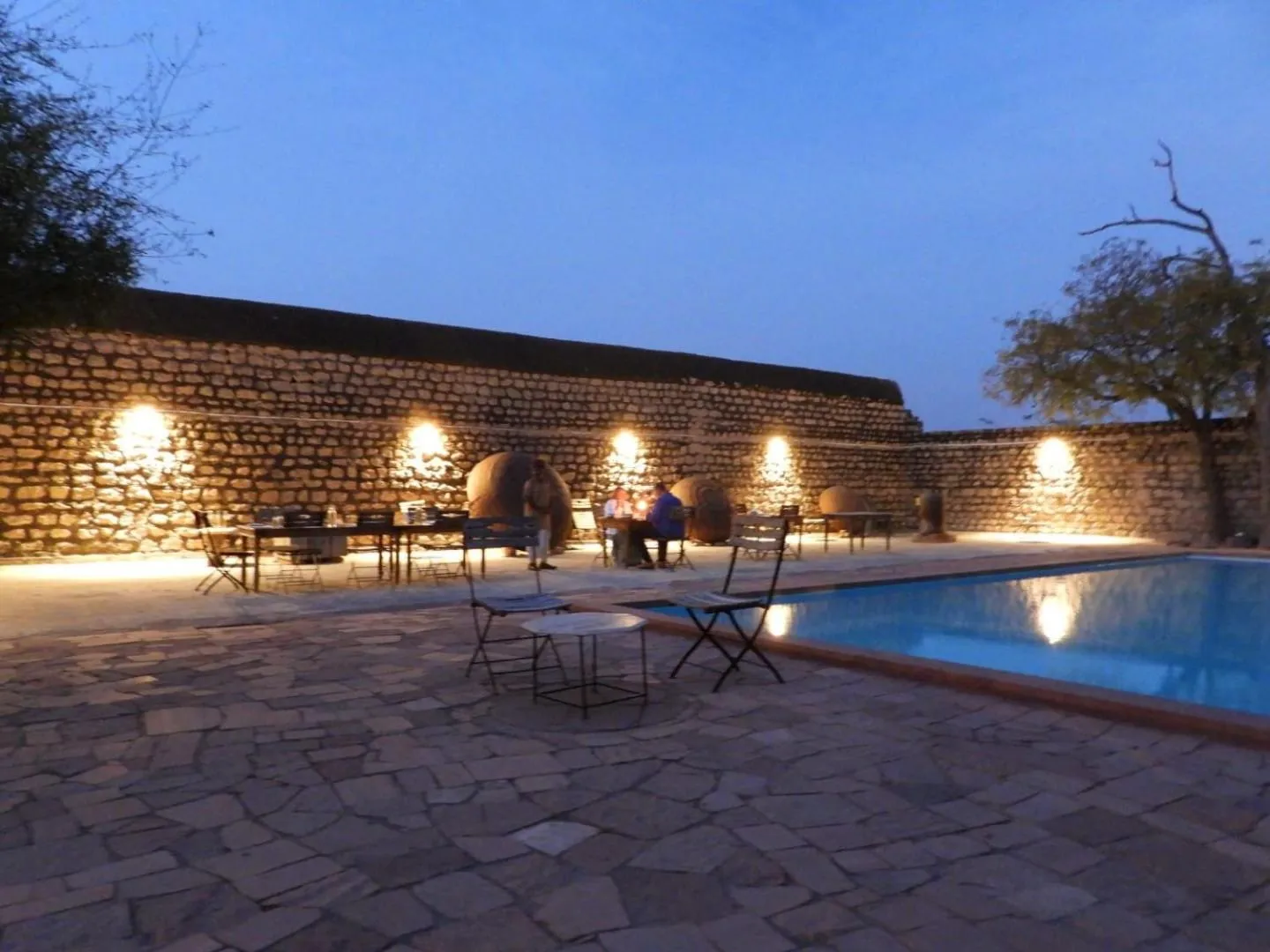 Restaurant/places to eat in Chandelao Garh