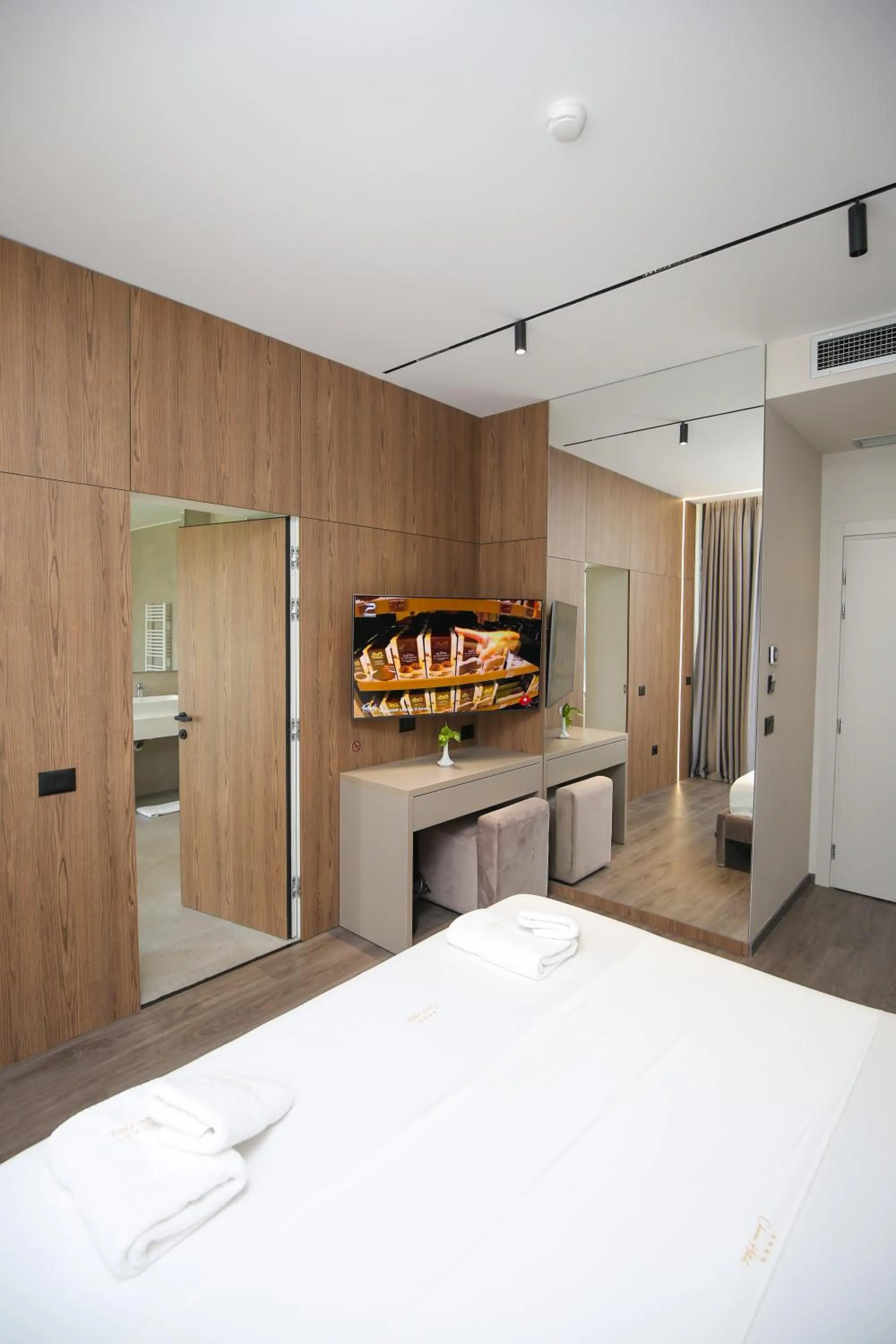 Bedroom, Bed in Charm Hotel