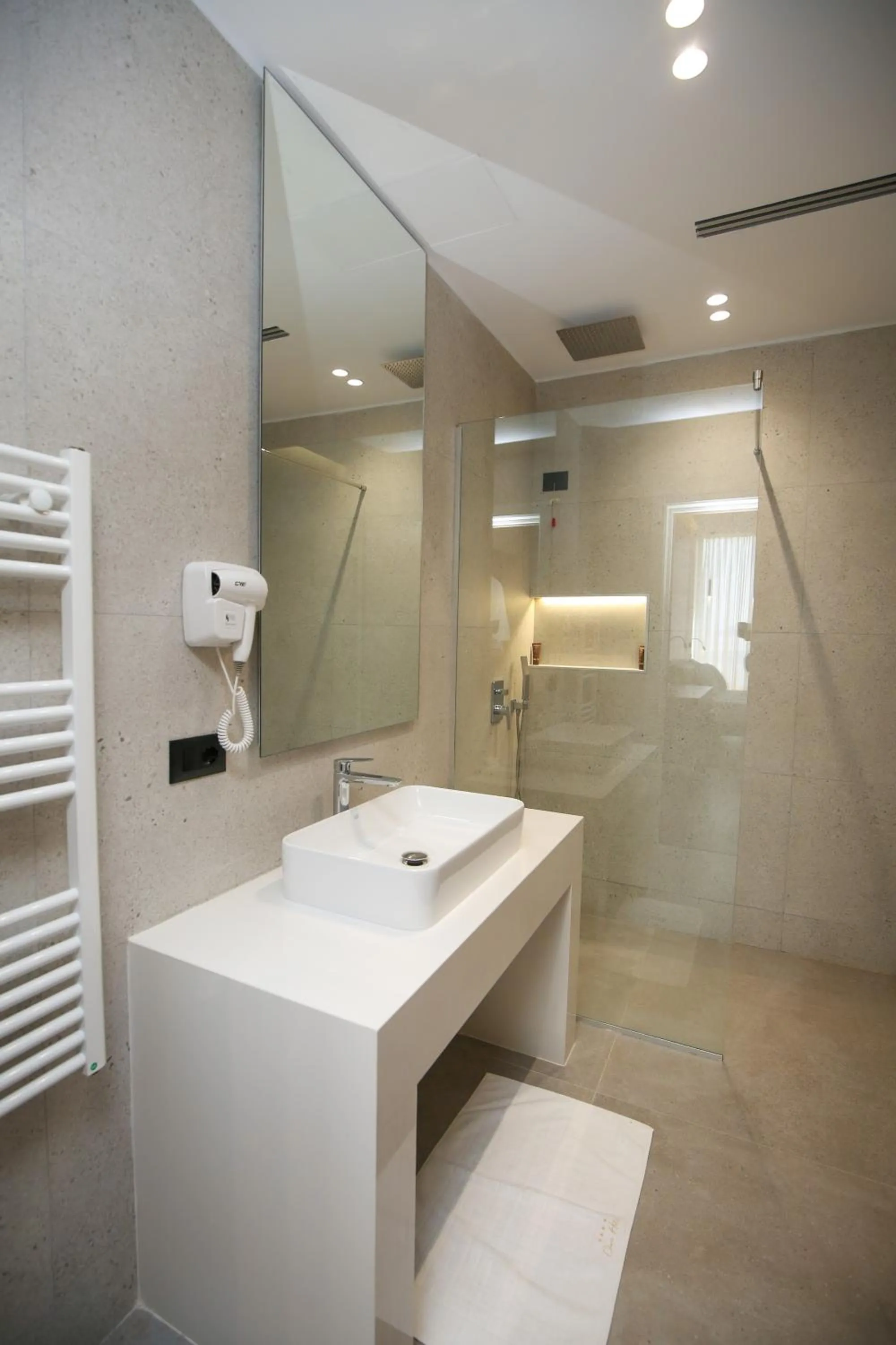 Shower in Charm Hotel