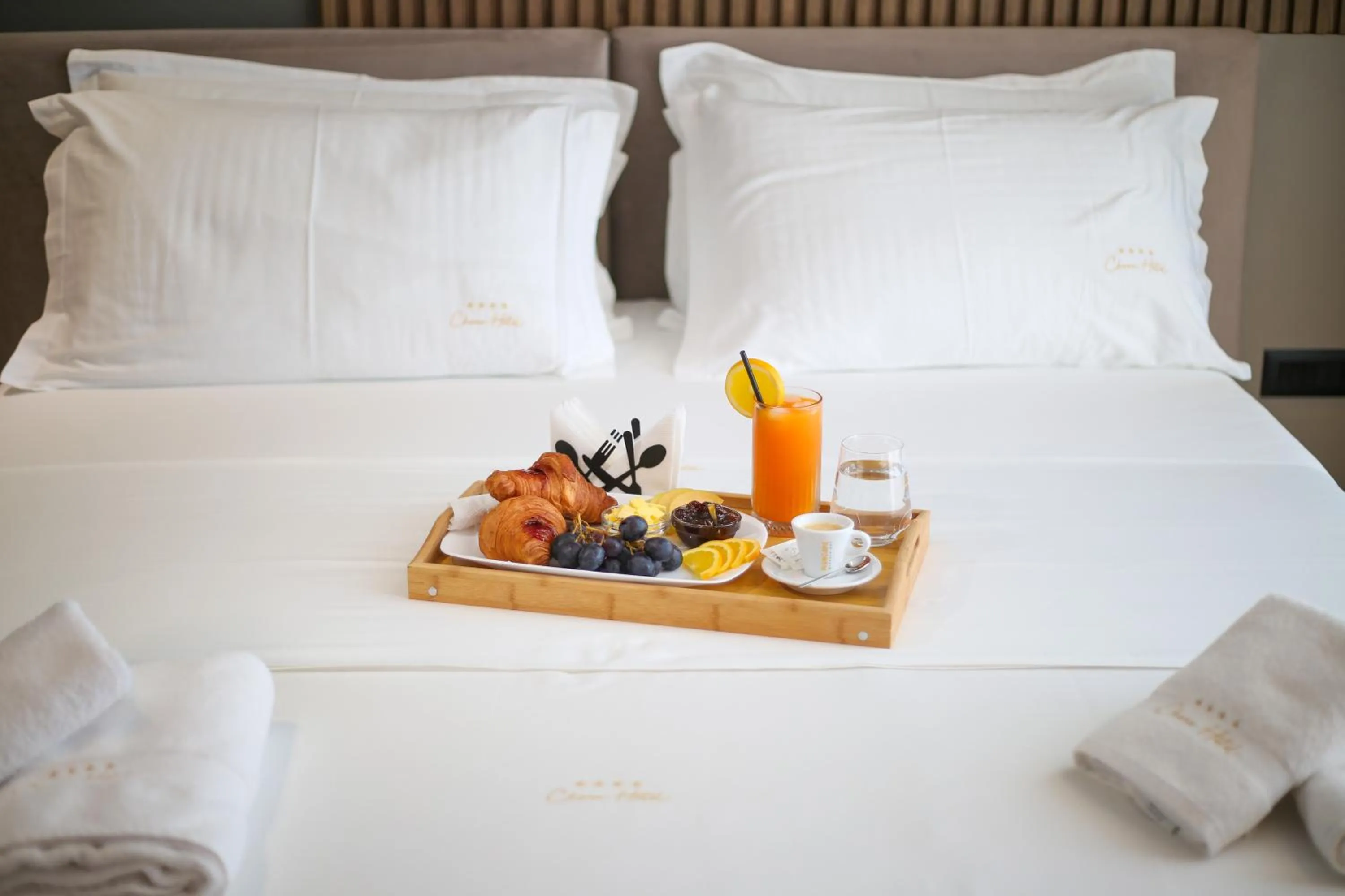 Food, Bed in Charm Hotel