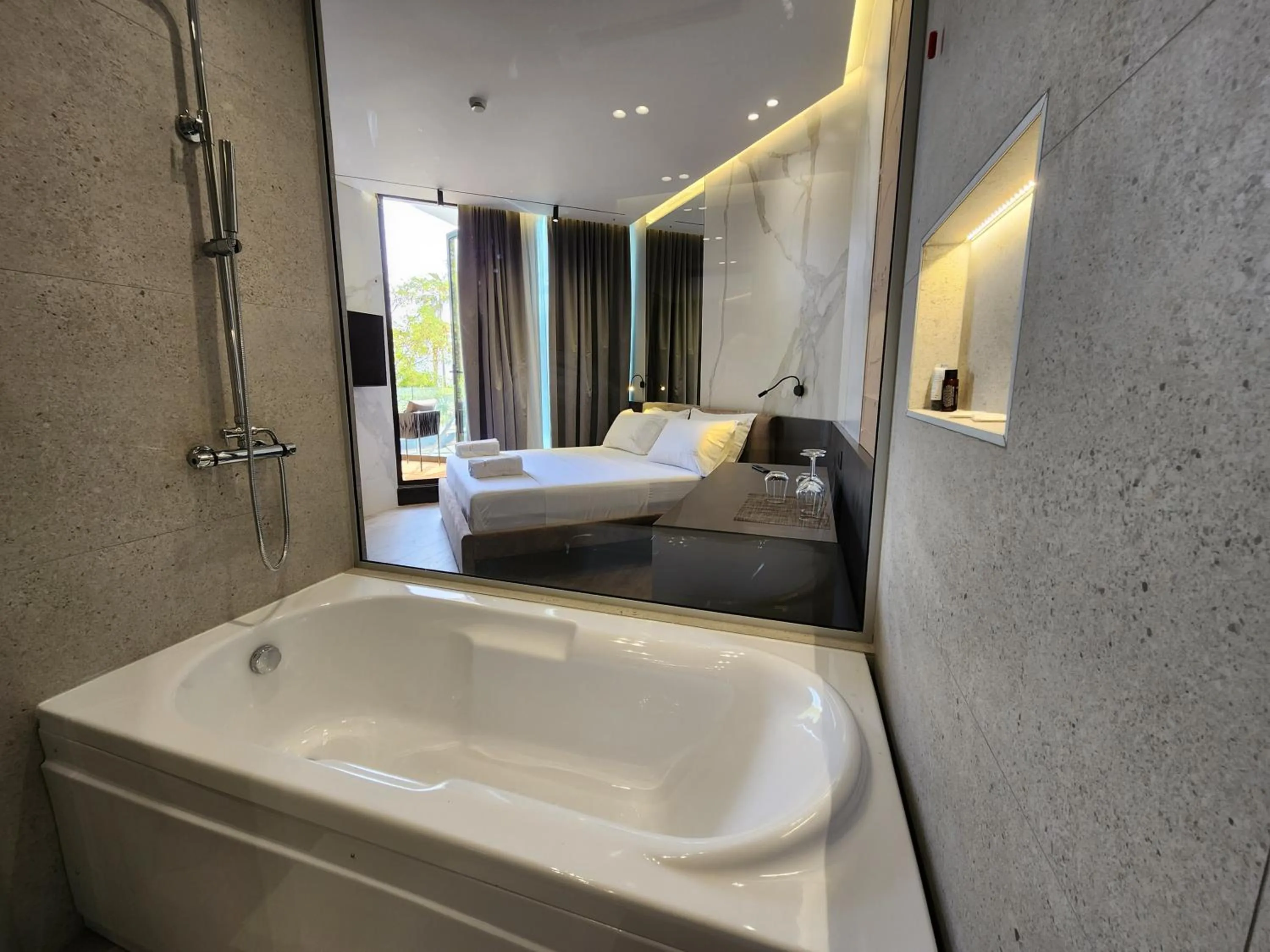 Bathroom, Bed in Charm Hotel