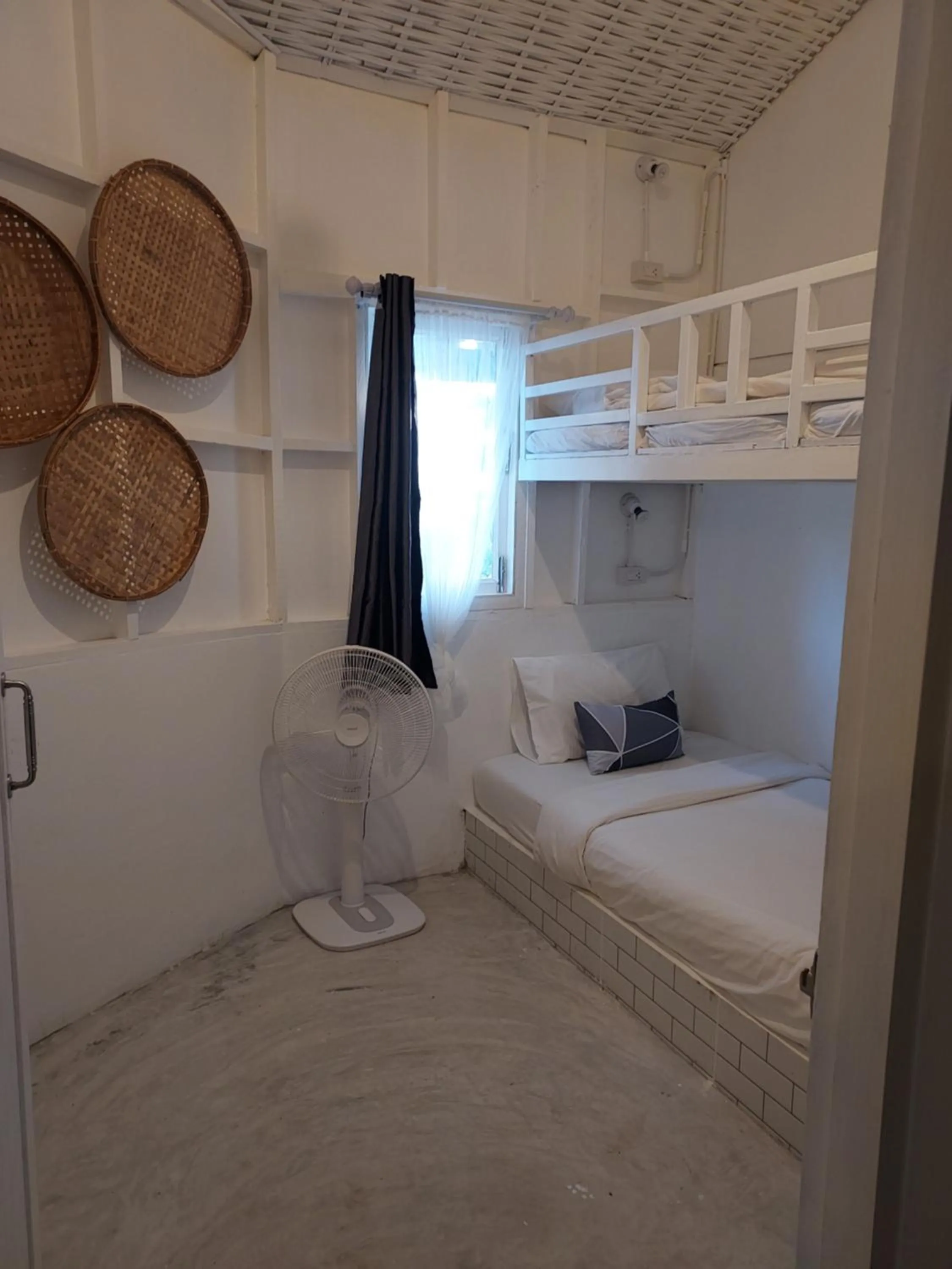 bunk bed, Bed in Cliff Cottage