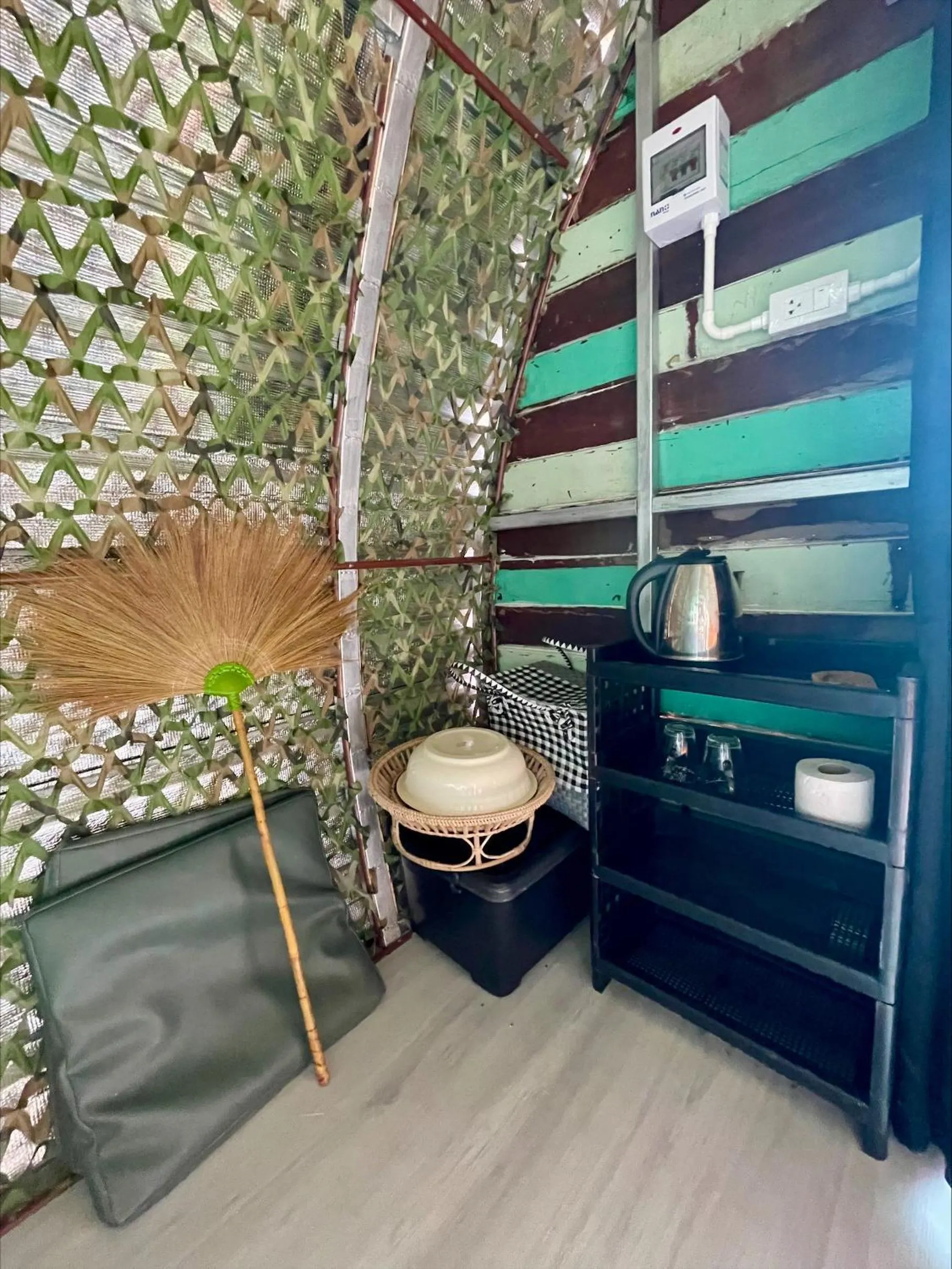 Coffee/tea facilities in Cliff Cottage