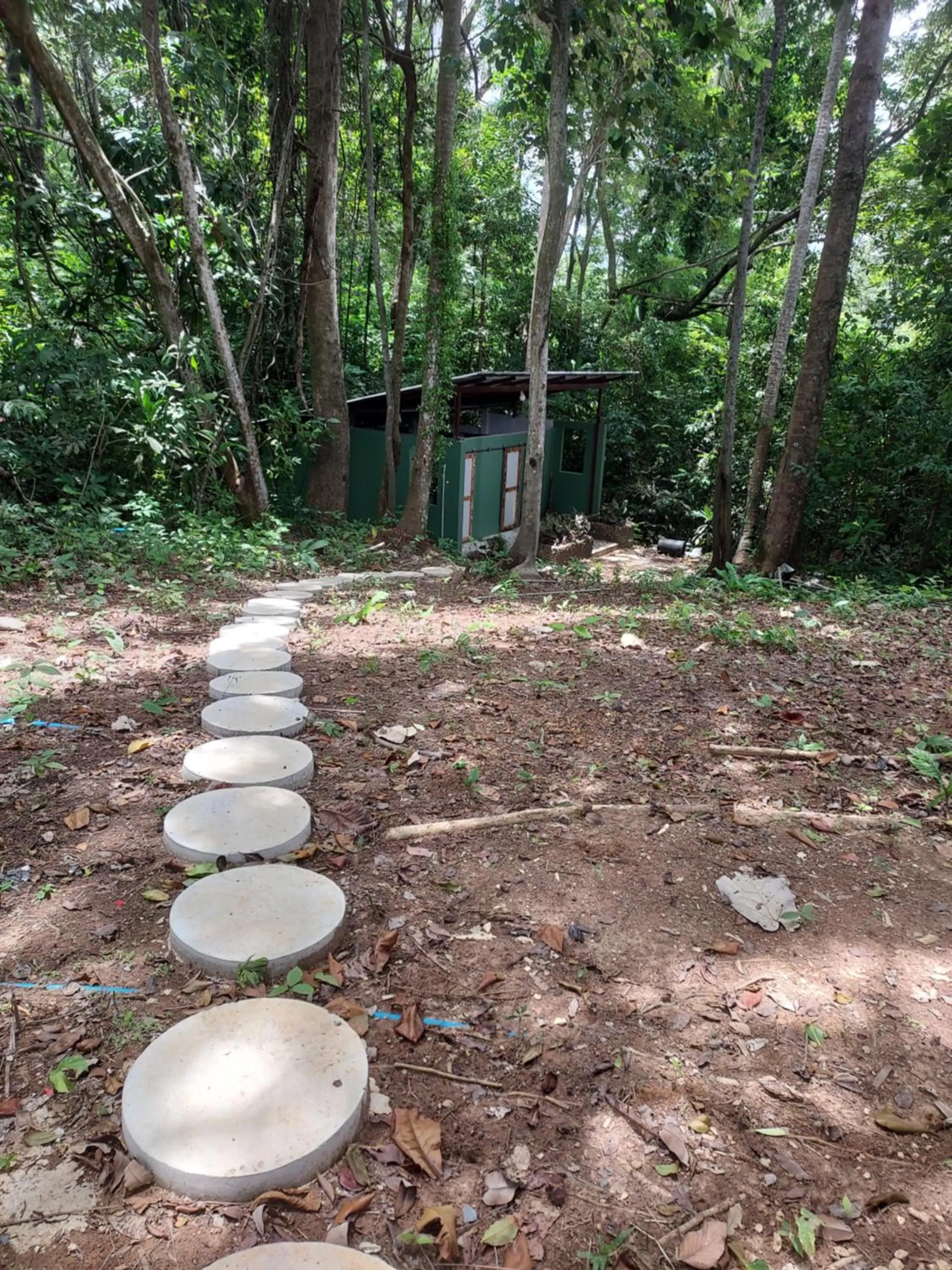 Public Bath in Cliff Cottage