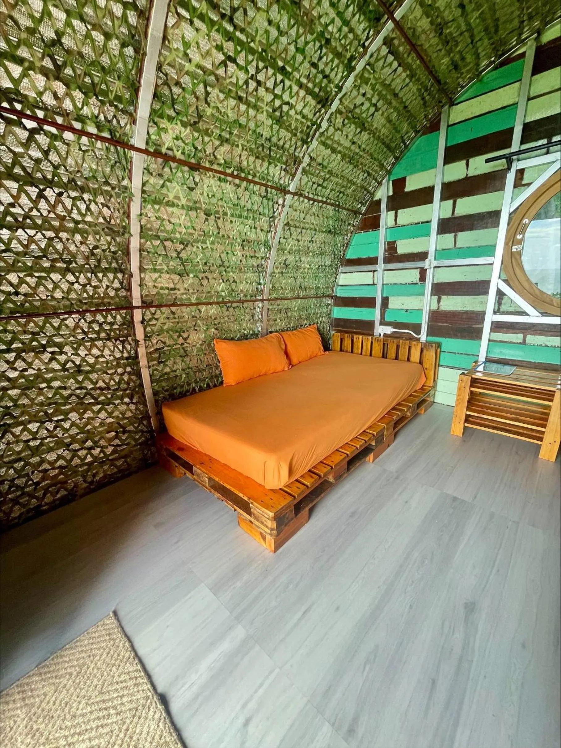 Seating area in Cliff Cottage