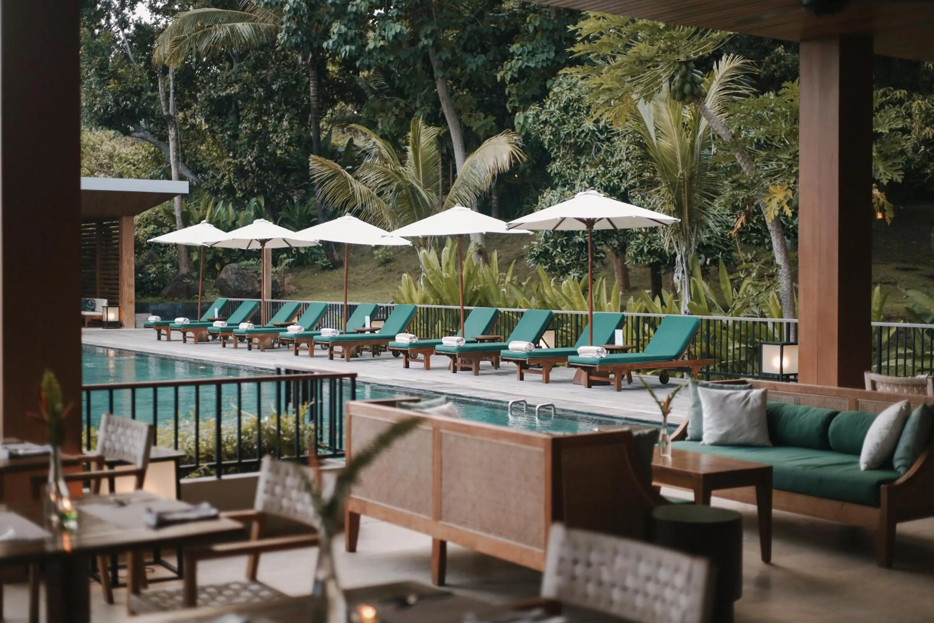 Restaurant/places to eat in Sanglung Villas & Suites