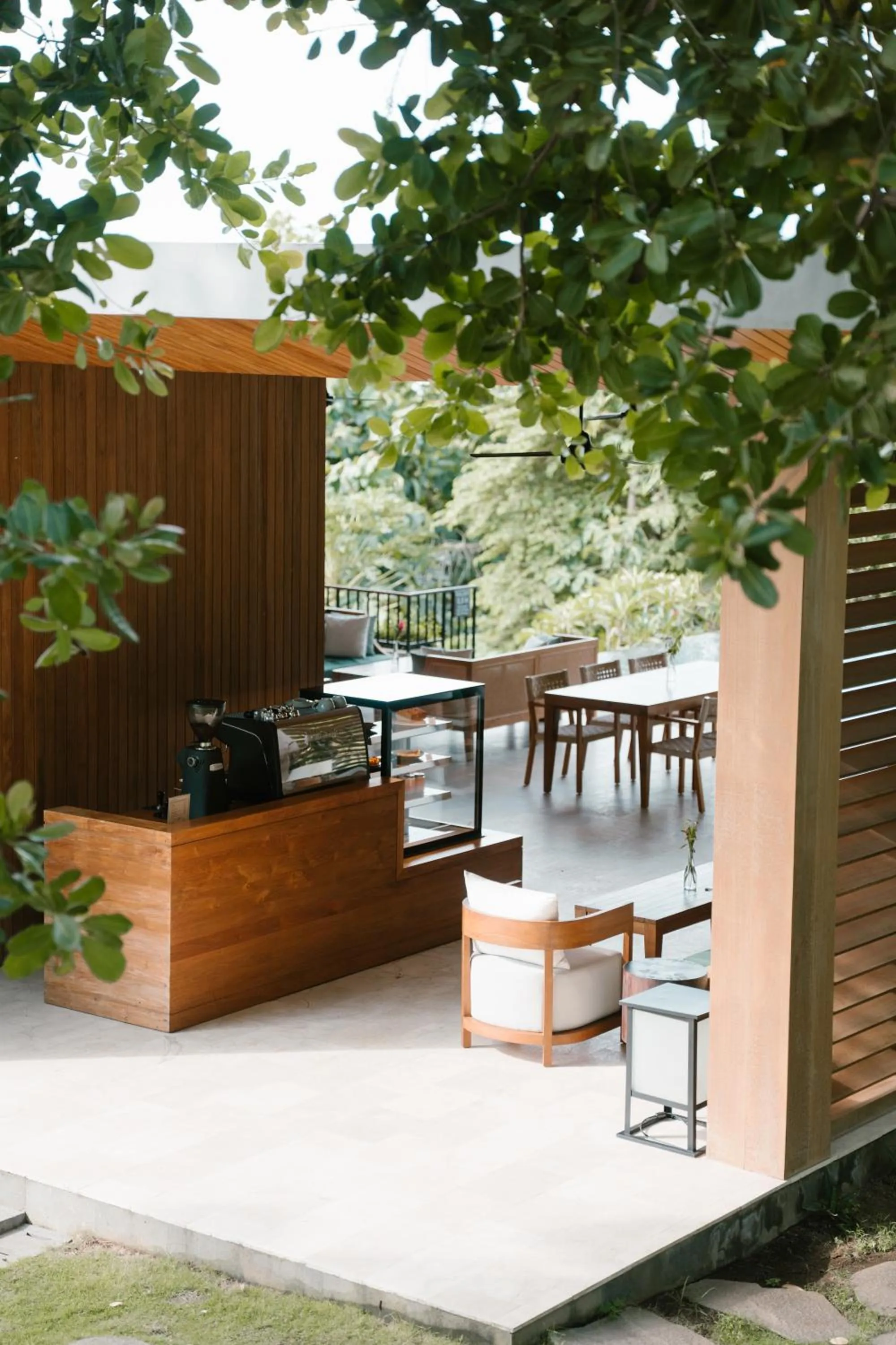 Restaurant/places to eat in Sanglung Villas & Suites