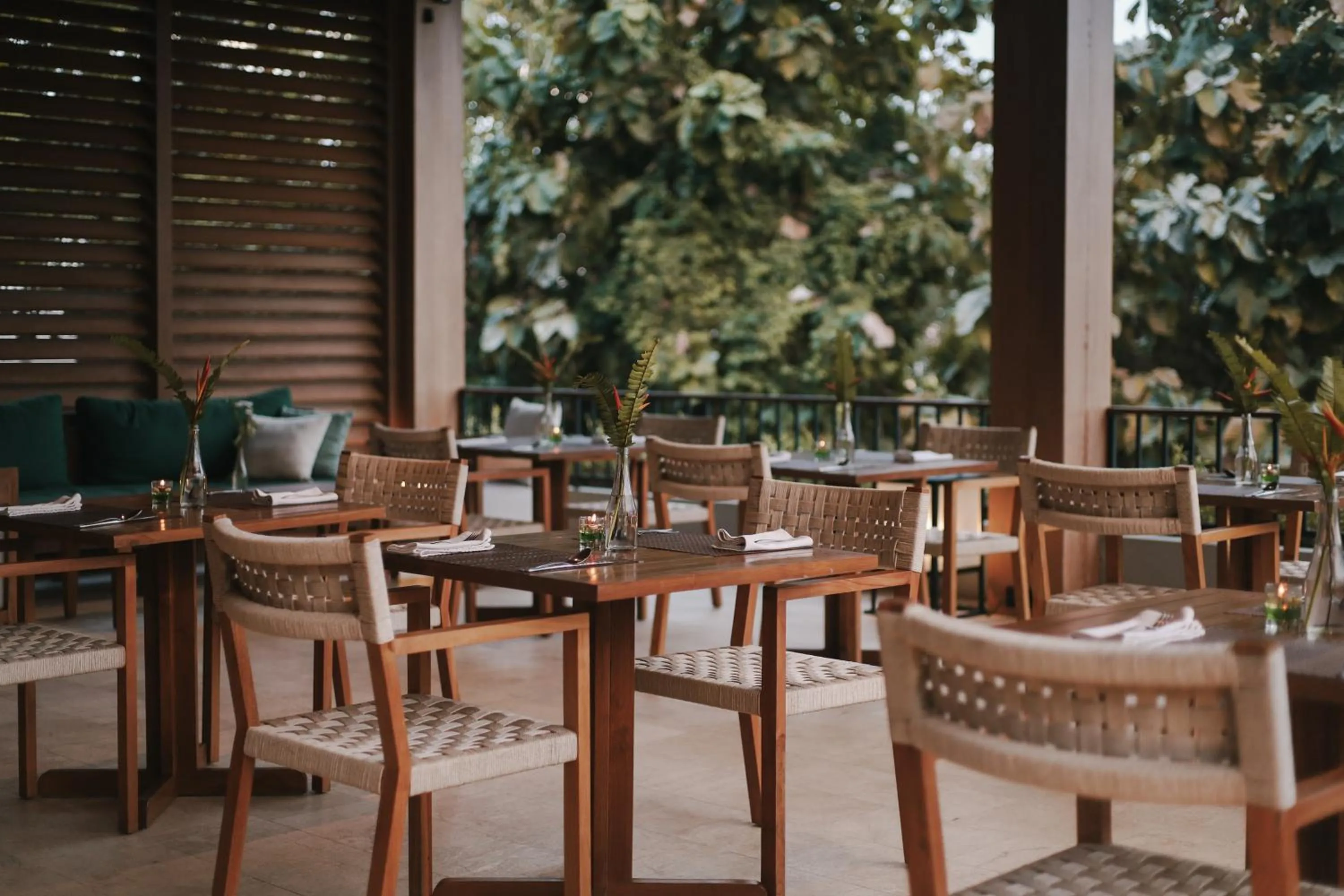 Restaurant/places to eat in Sanglung Villas & Suites