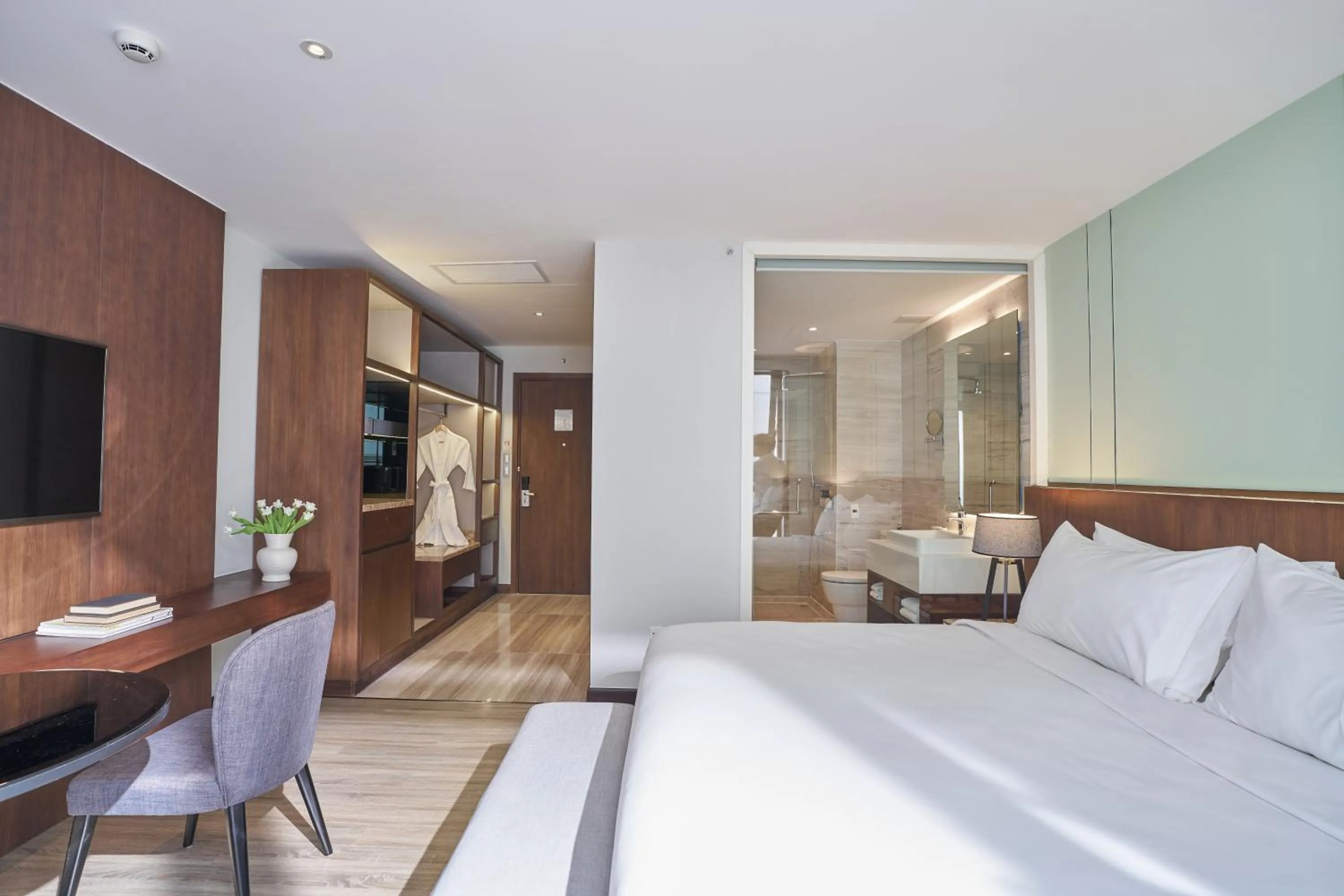 Photo of the whole room, Bed in Signature by M Village Lê Thánh Tôn