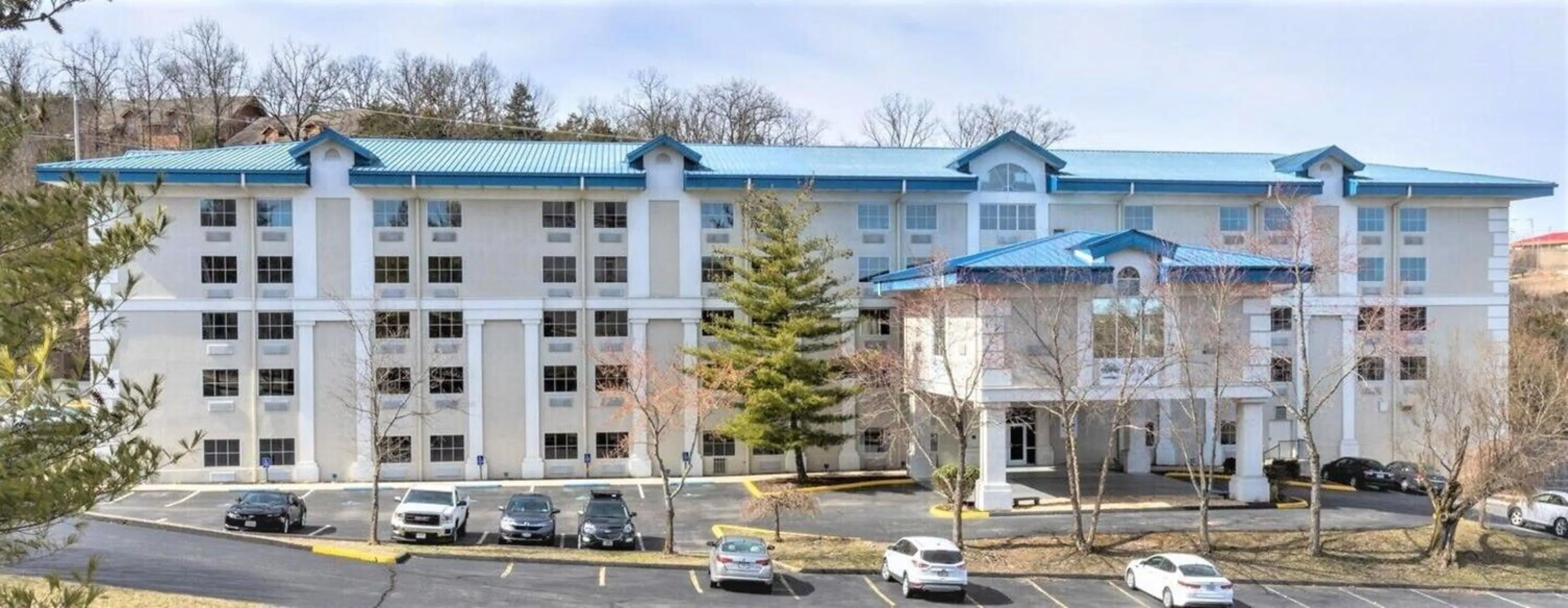 Property building in Oak Ridge at Branson