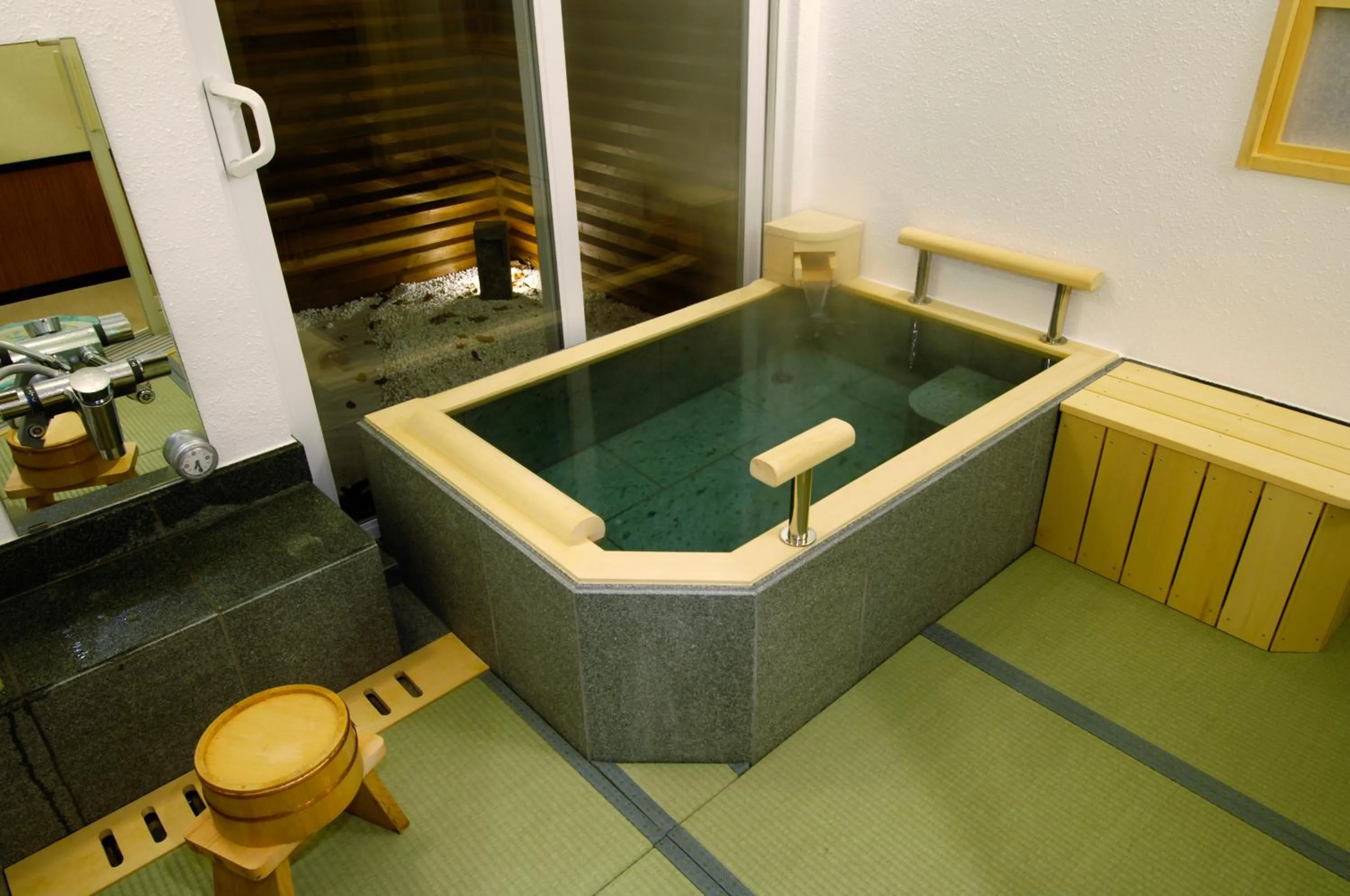 Hot Spring Bath in Tenshino Iruka