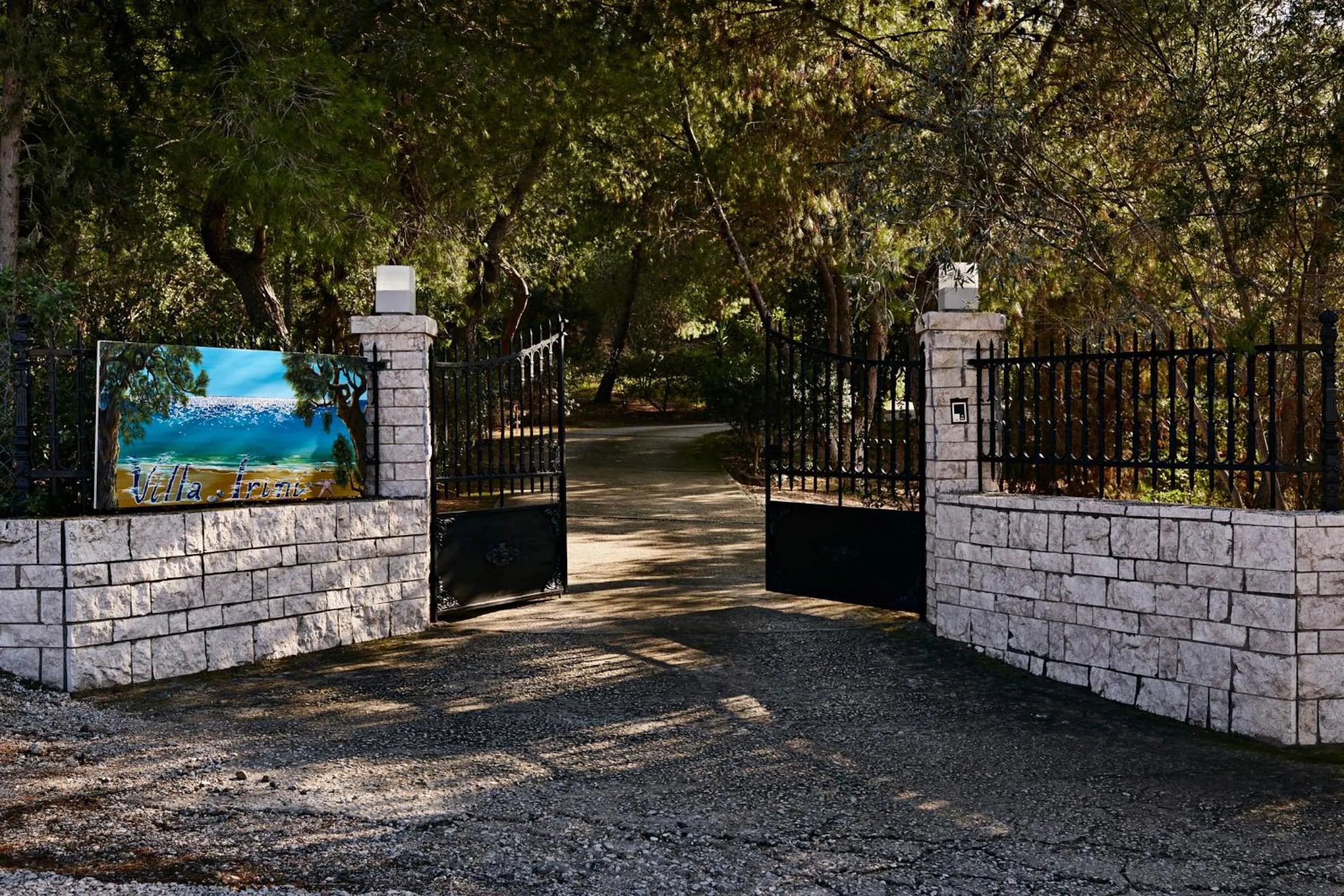 Facade/entrance in Villa Irini