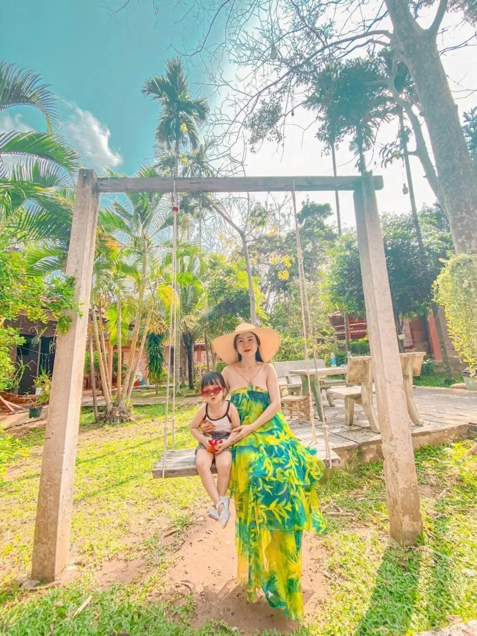 Guests in Huong Giang Bungalow