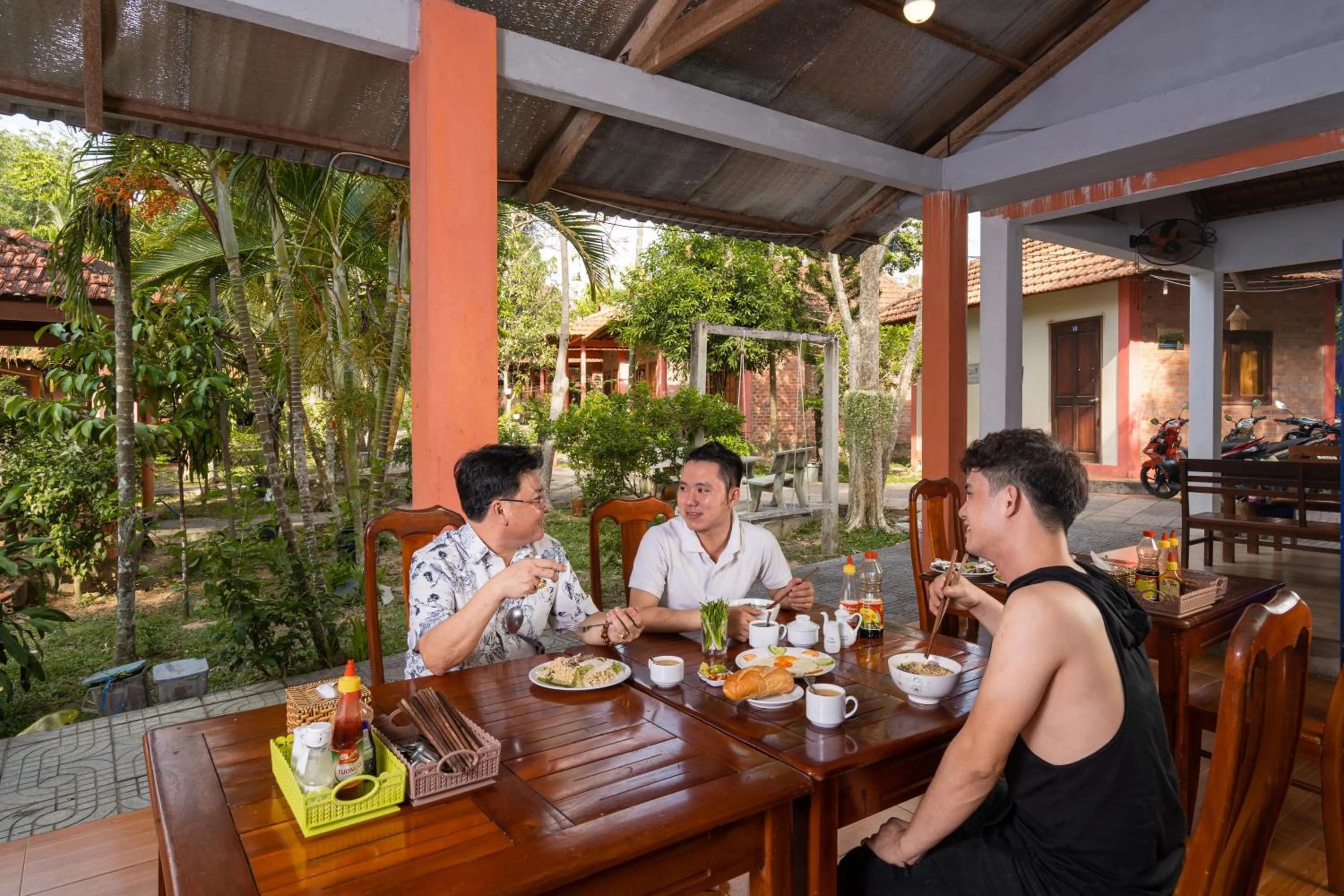 Restaurant/places to eat in Huong Giang Bungalow