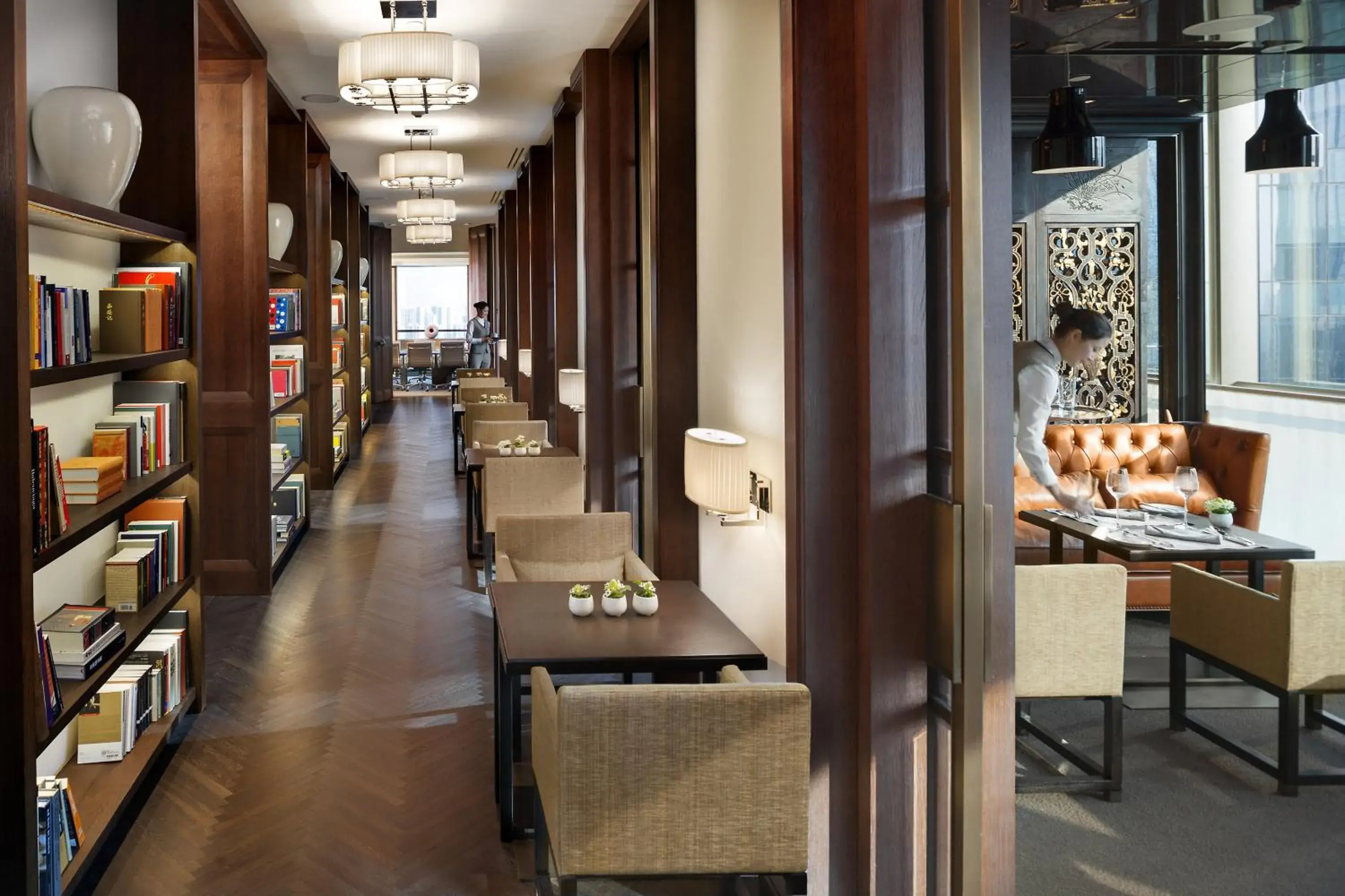 Lounge or bar in Mandarin Oriental, Guangzhou Lounge or bar in Mandarin Oriental, Guangzhou