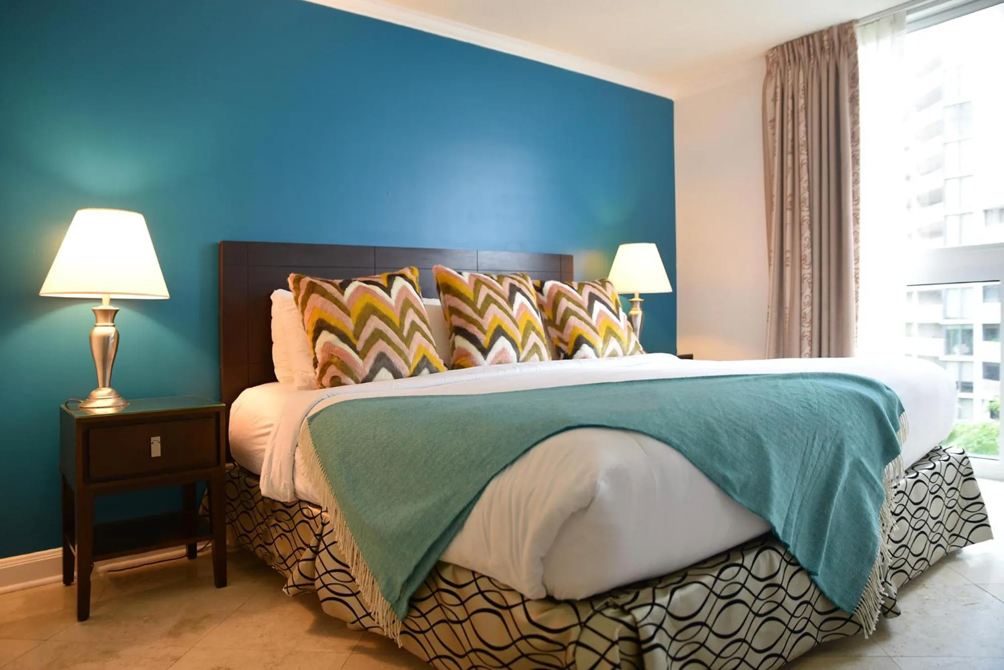 Bed in Relaxing Condo Hotel In The Grove, Free Parking