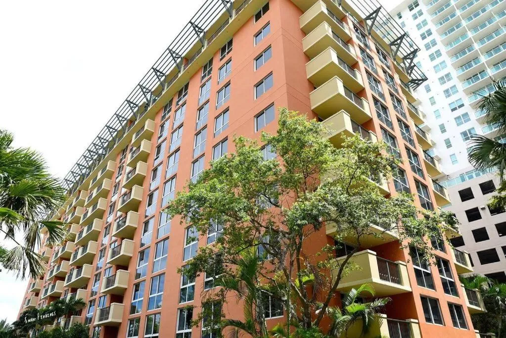 Relaxing Condo Hotel In The Grove, Free Parking