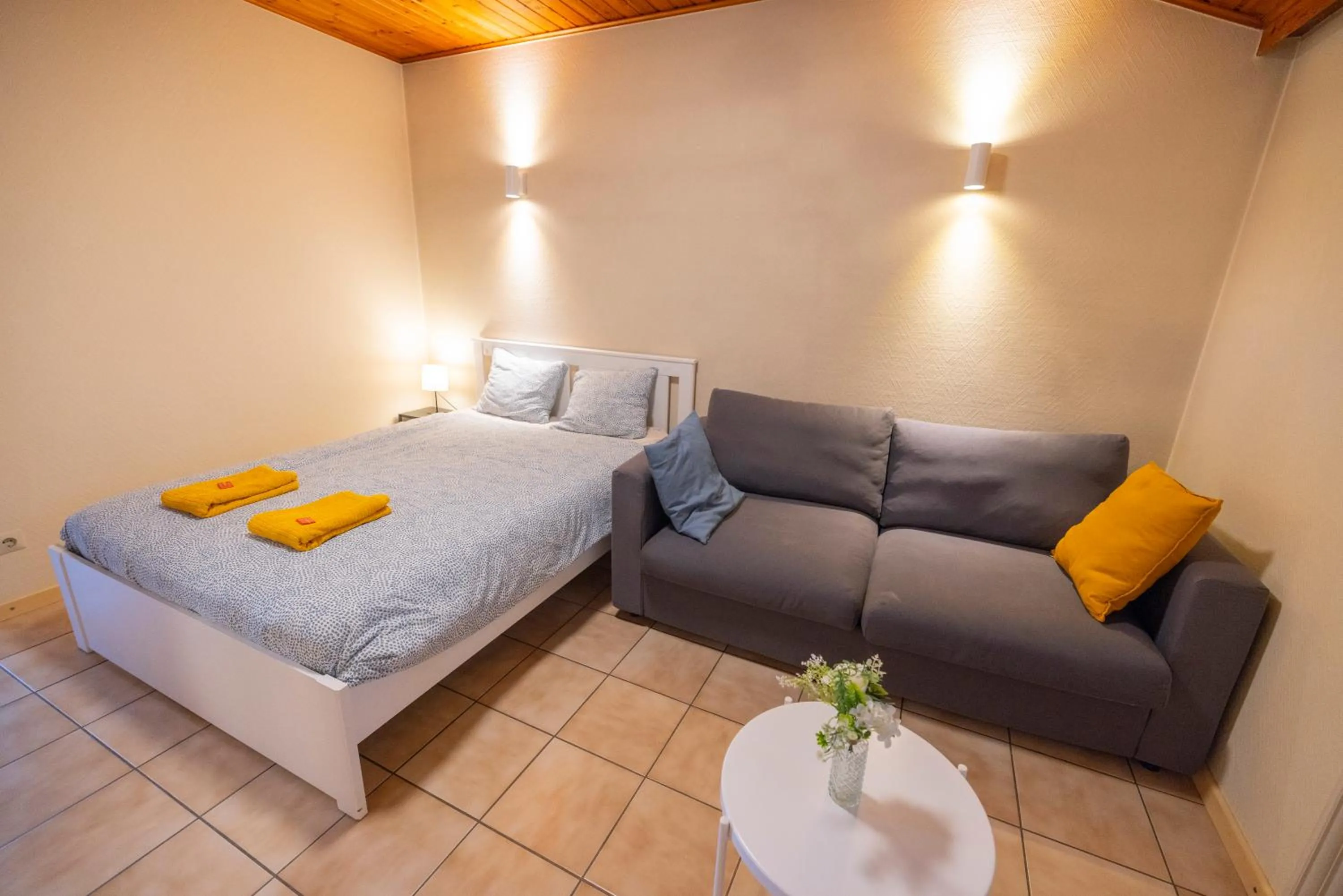 Bed in Good connection city apartment