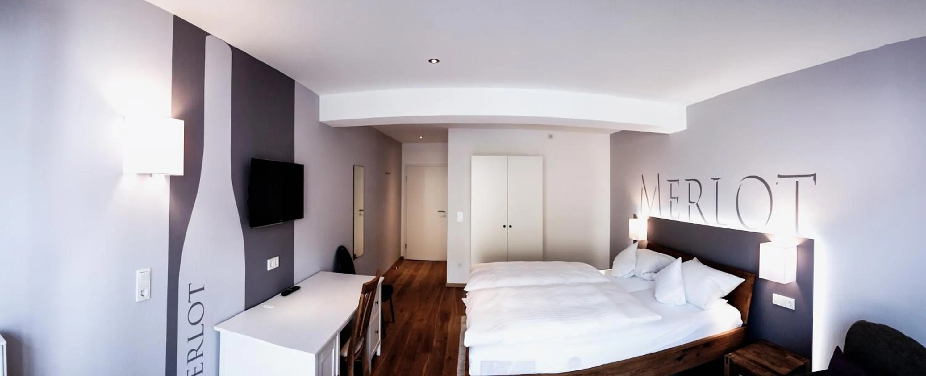 Deluxe double room with balcony and river view in Weingut Lehnert-Veit Gutshotel