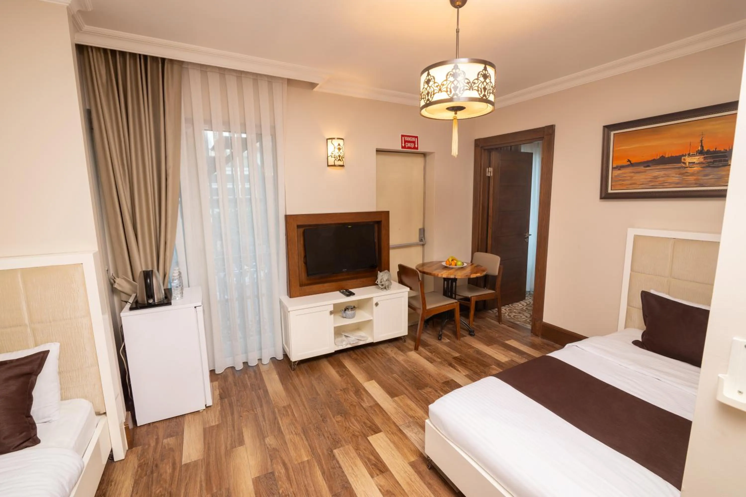 TV and multimedia, Bed in Şişli Luxury K Suites Hotel