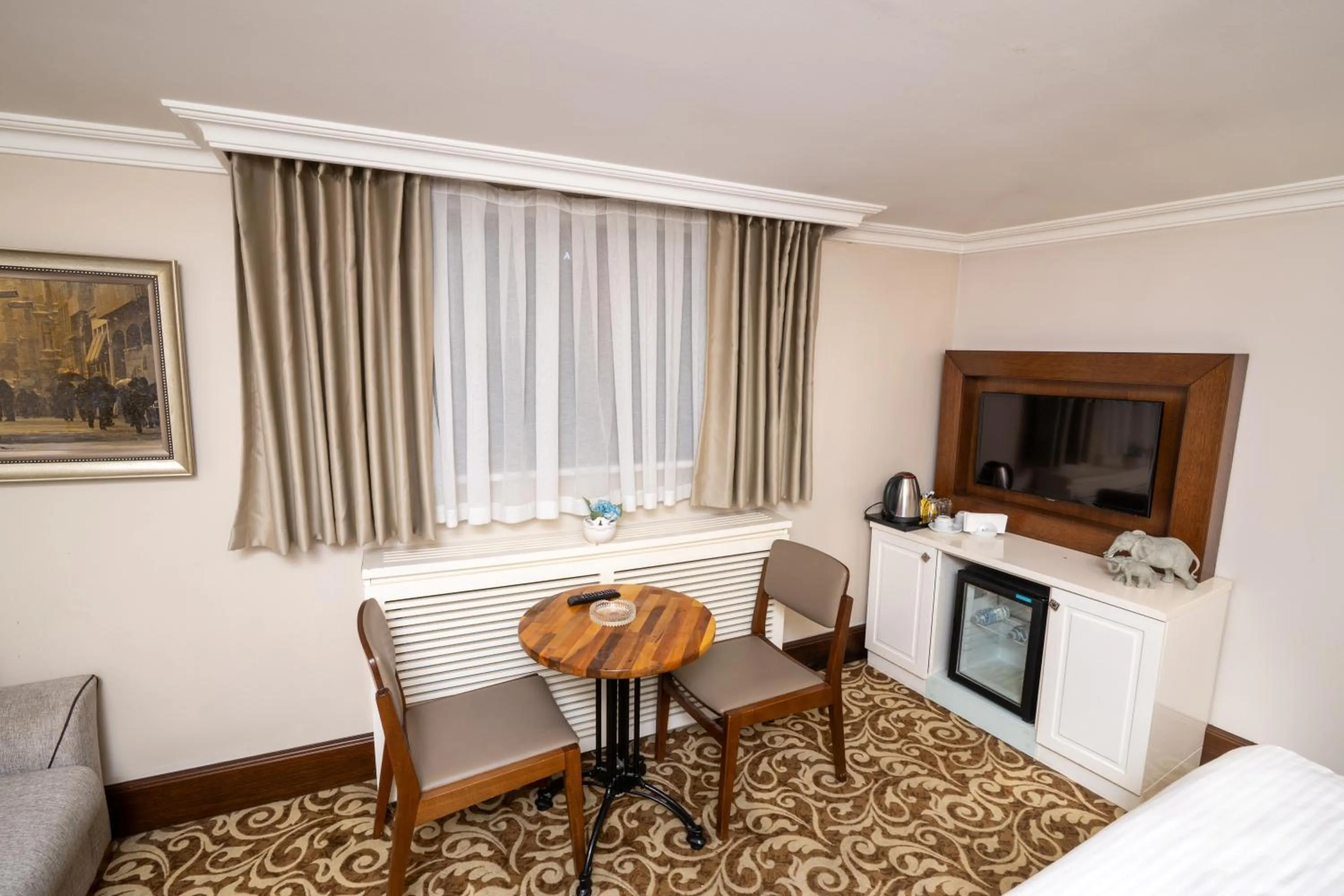 TV and multimedia in Şişli Luxury K Suites Hotel