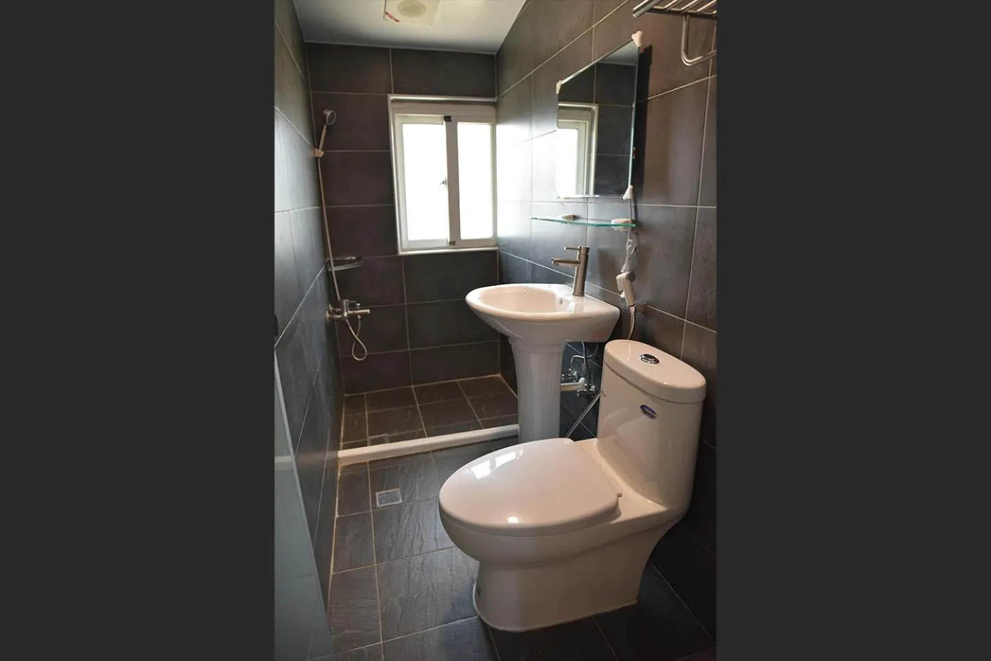 Bathroom in Dan Lee Inn