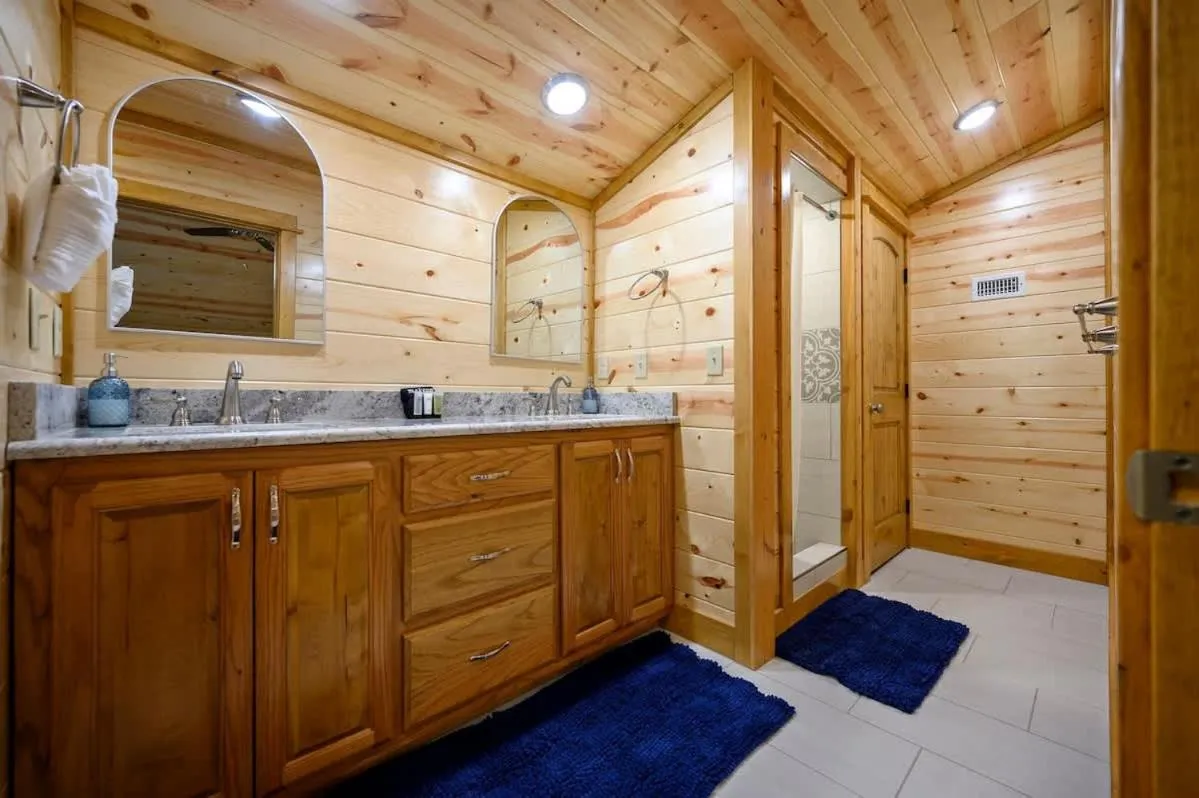 Massive Hochatown Lodge W Spa, Basketball & More